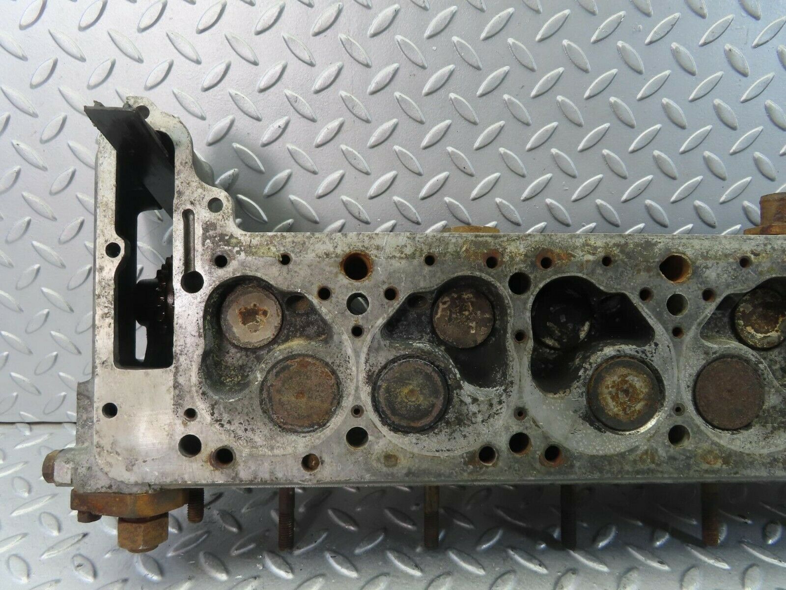 8689 Mercedes-Benz W108 Cylinder Head 1300161201