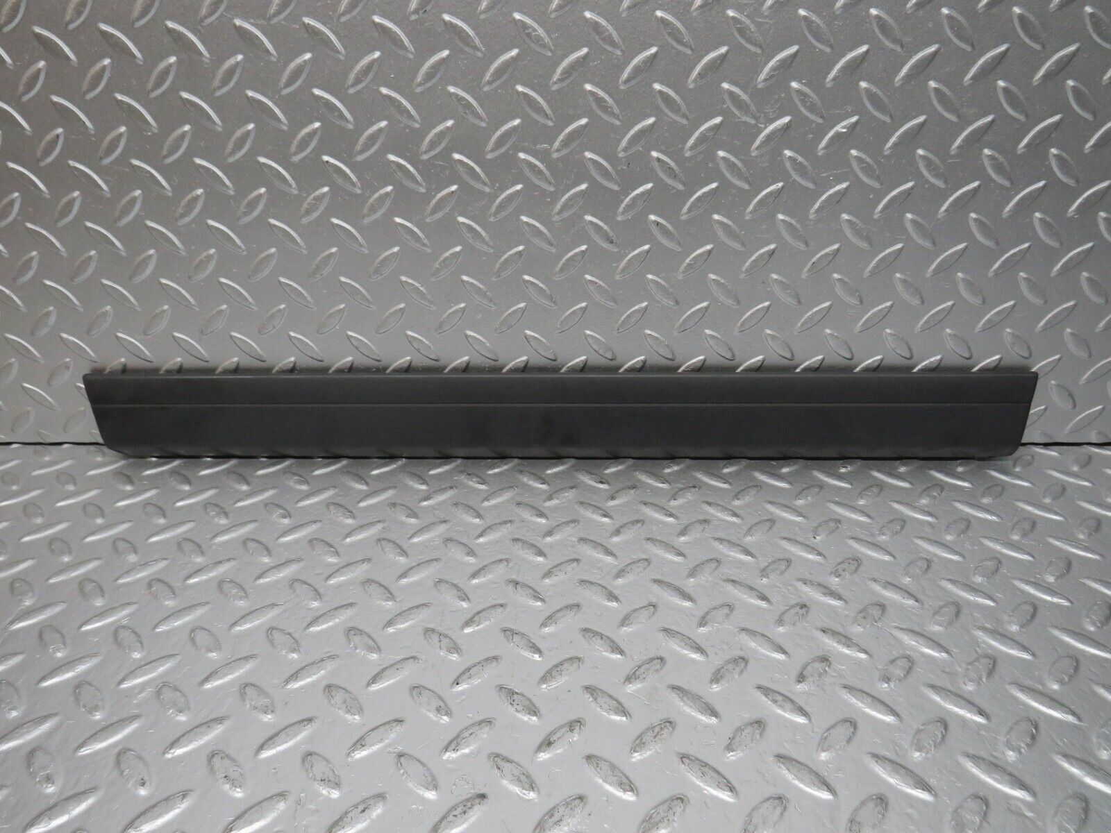 32305 Mercedes-Benz S124 300TE Wagon Rear Right Door Centre Moulding Trim