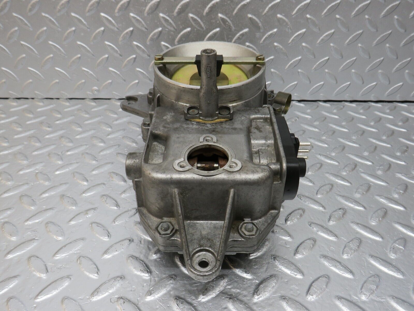 34153 Mercedes-Benz W124 260E Air Flow Mass Meter Sensor Bosch 1031410090