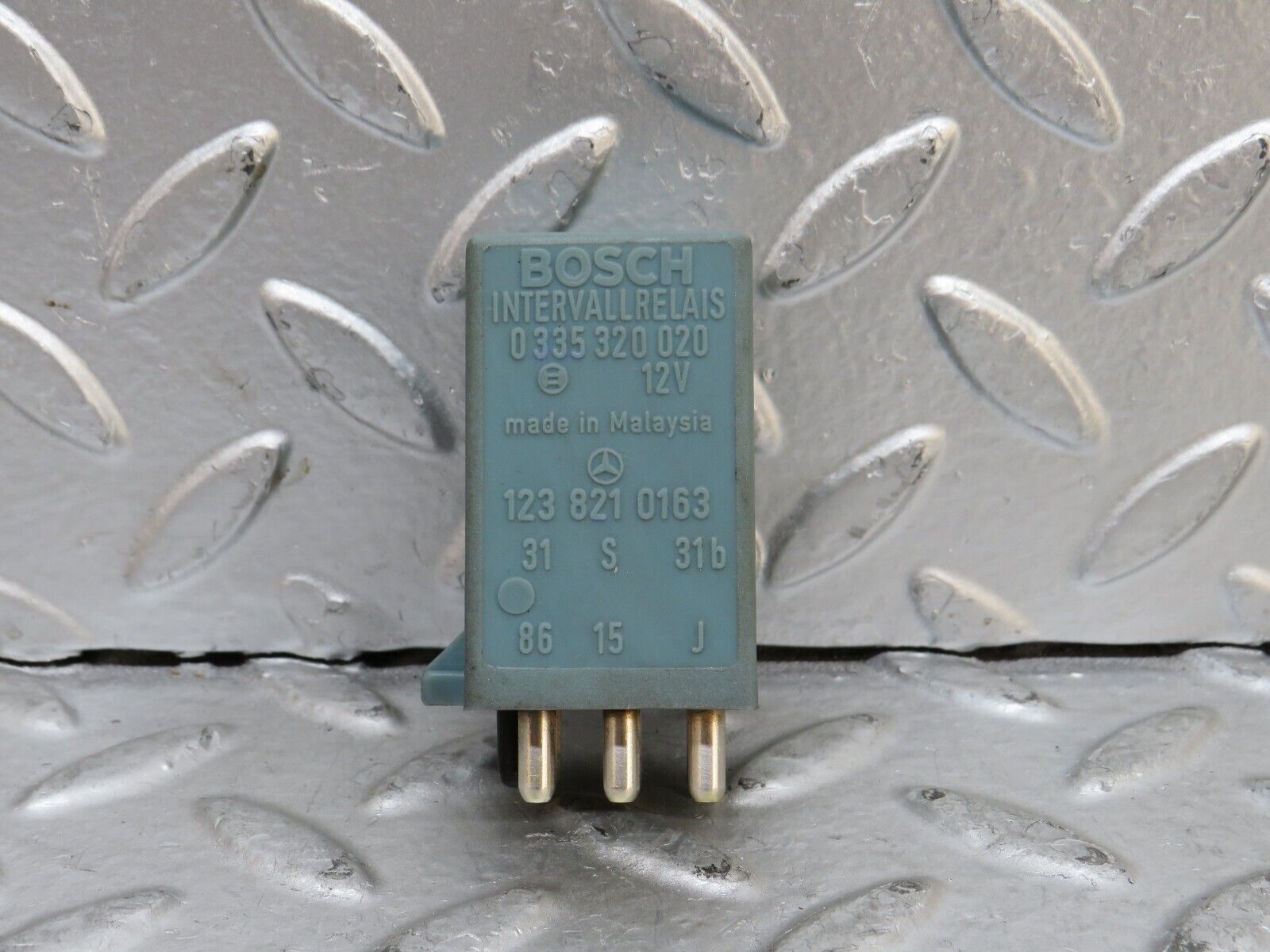 28320 Mercedes-Benz S123 240D Wagon Wiper Relay 0335320020