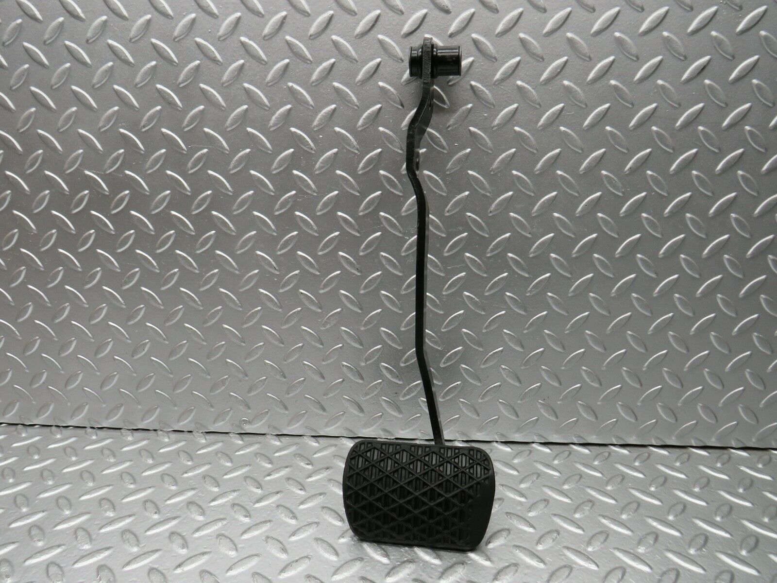 24095 Mercedes-Benz W123 280E Brake Pedal