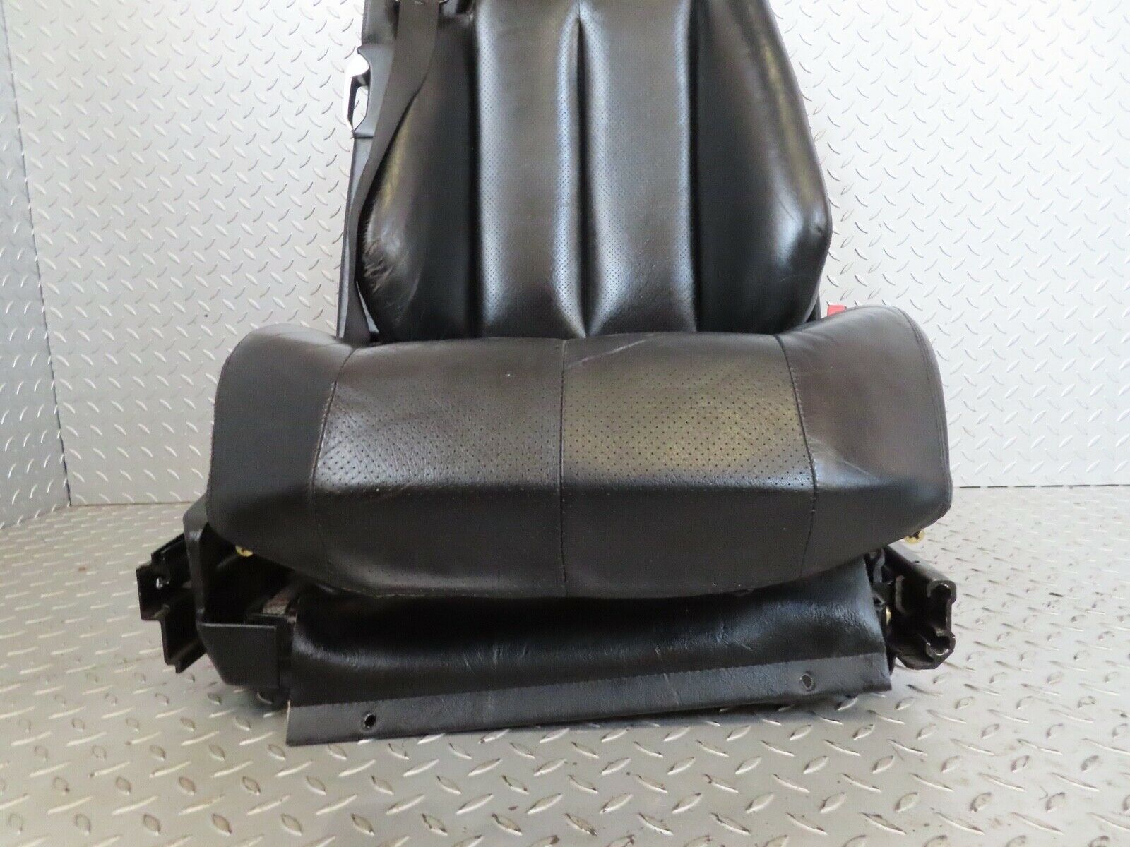 17184 Mercedes-Benz R129 300SL Coupe Electric Front Right Seat Black Leather