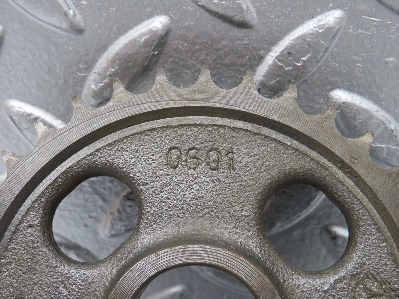 0020 Mercedes-Benz W116 350SE Camshaft Timing Gear 1160520601