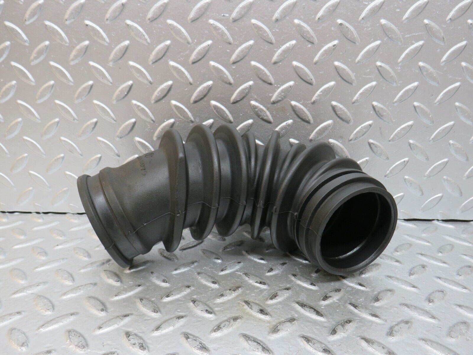 27783 Mercedes-Benz S124 300TE Wagon Air Filter Housing Pipe 6060940009