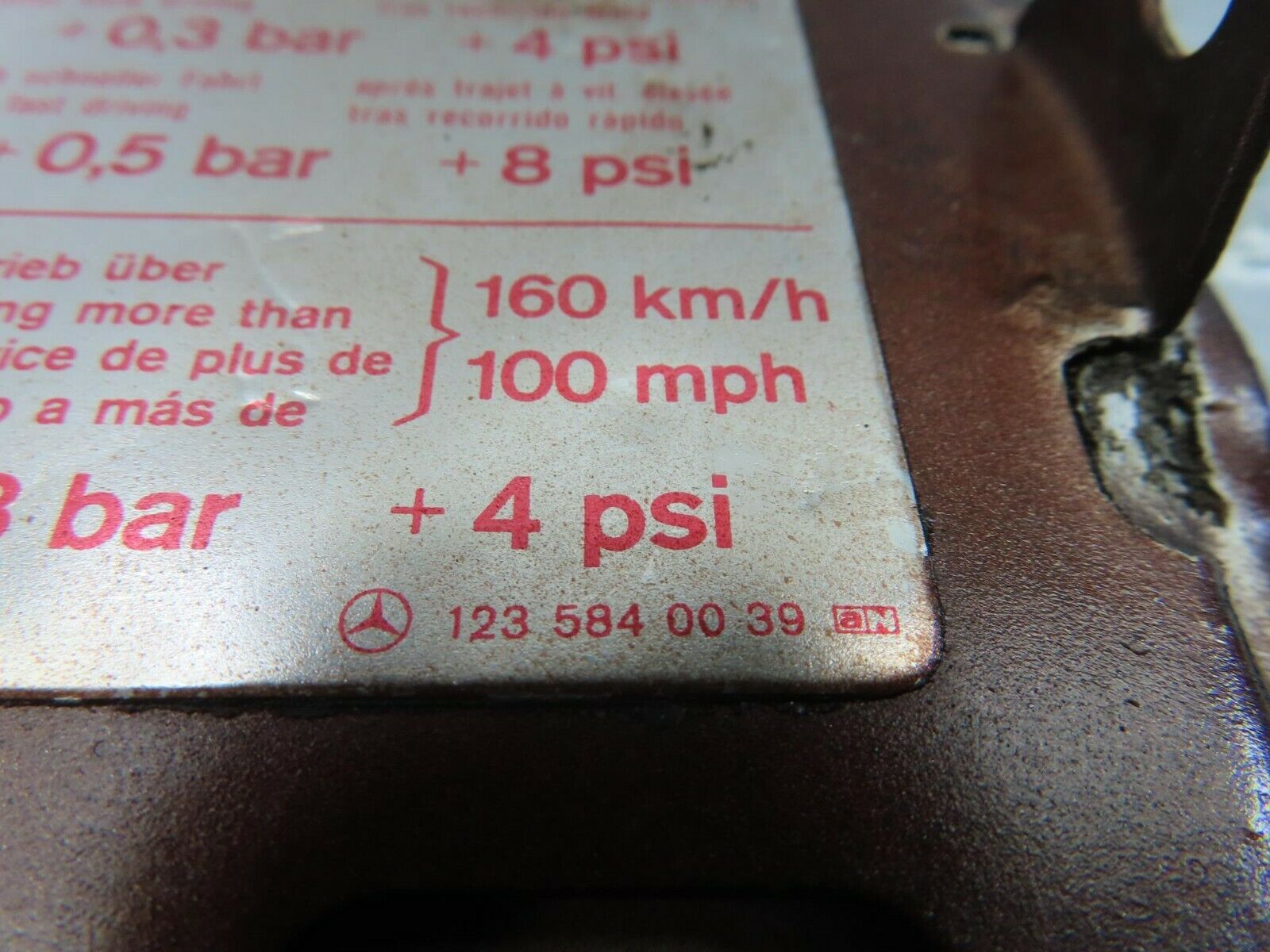 9981 Mercedes-Benz C123 230CE Coupe Fuel Tank Flap Cap 1235840039