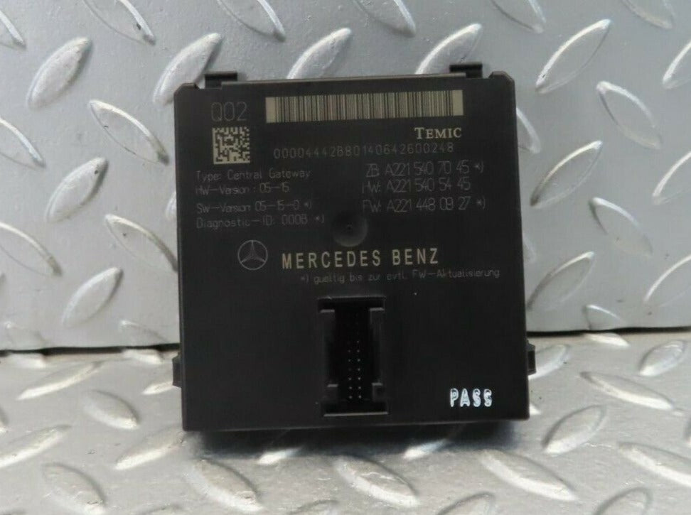 11126 Mercedes-Benz W221 S320 Central Gateway ECU 2215407045