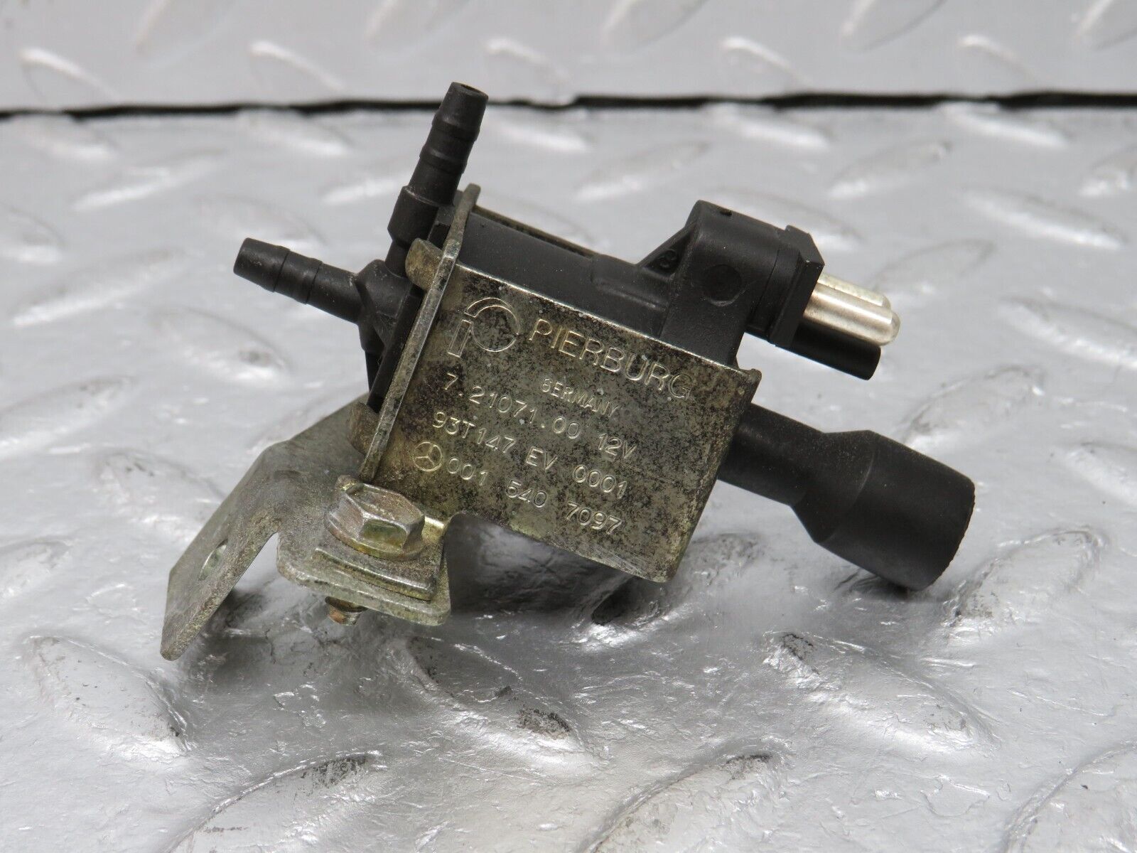 38849 Mercedes-Benz W201 190E 2.6L Vacuum Control Valve Pierburg 0015407097 7.21071.00