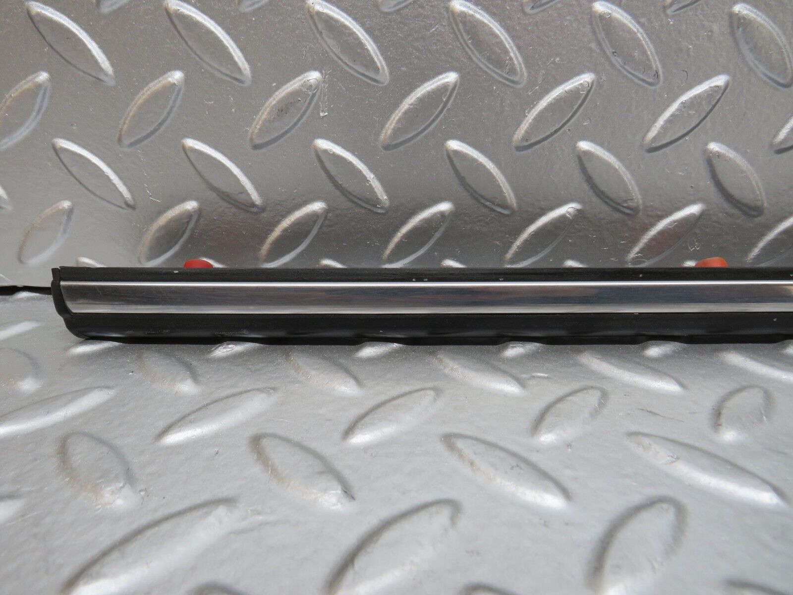 27892 Mercedes-Benz W123 280E Rear Right Door Centre Moulding Trim