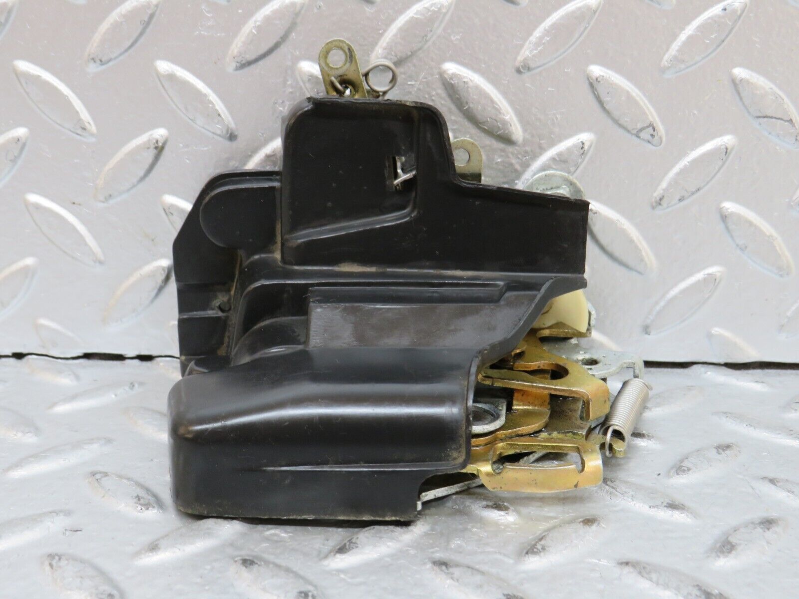 28290 Mercedes-Benz S123 240D Wagon Rear Right Door Lock Mechanism 1237330208