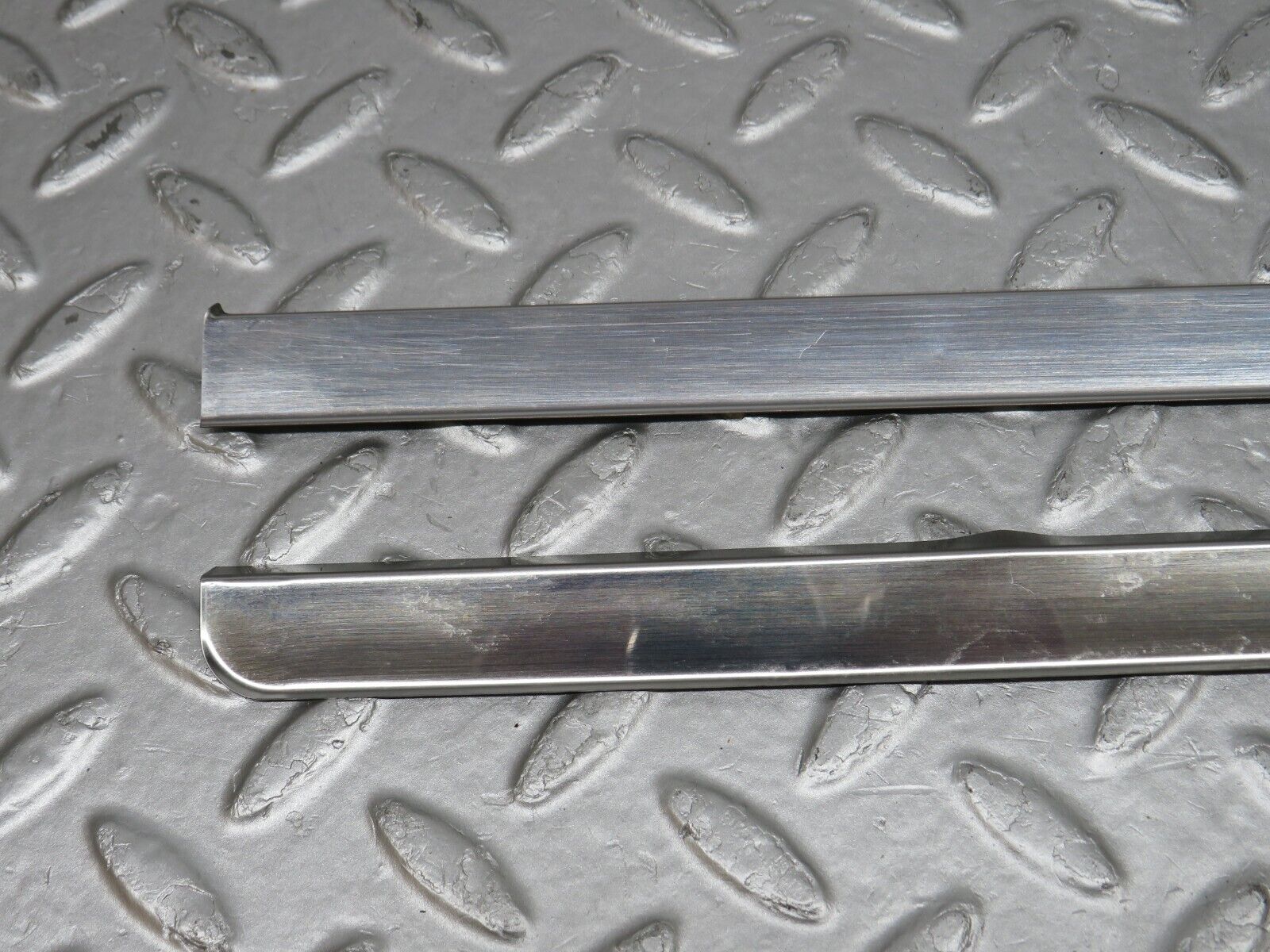 36215 Mercedes-Benz W126 420SE Sunroof Chrome Trim Set