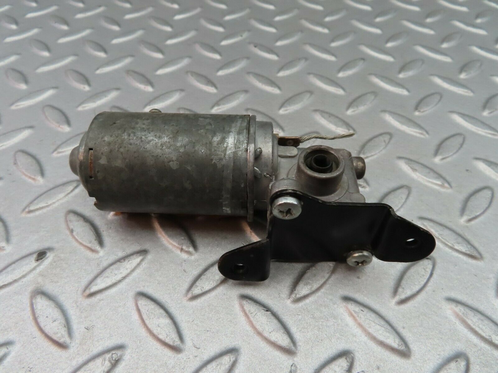 6229 Mercedes-Benz W126 380SE Headrest Adjustment Motor Left Side 0028203342