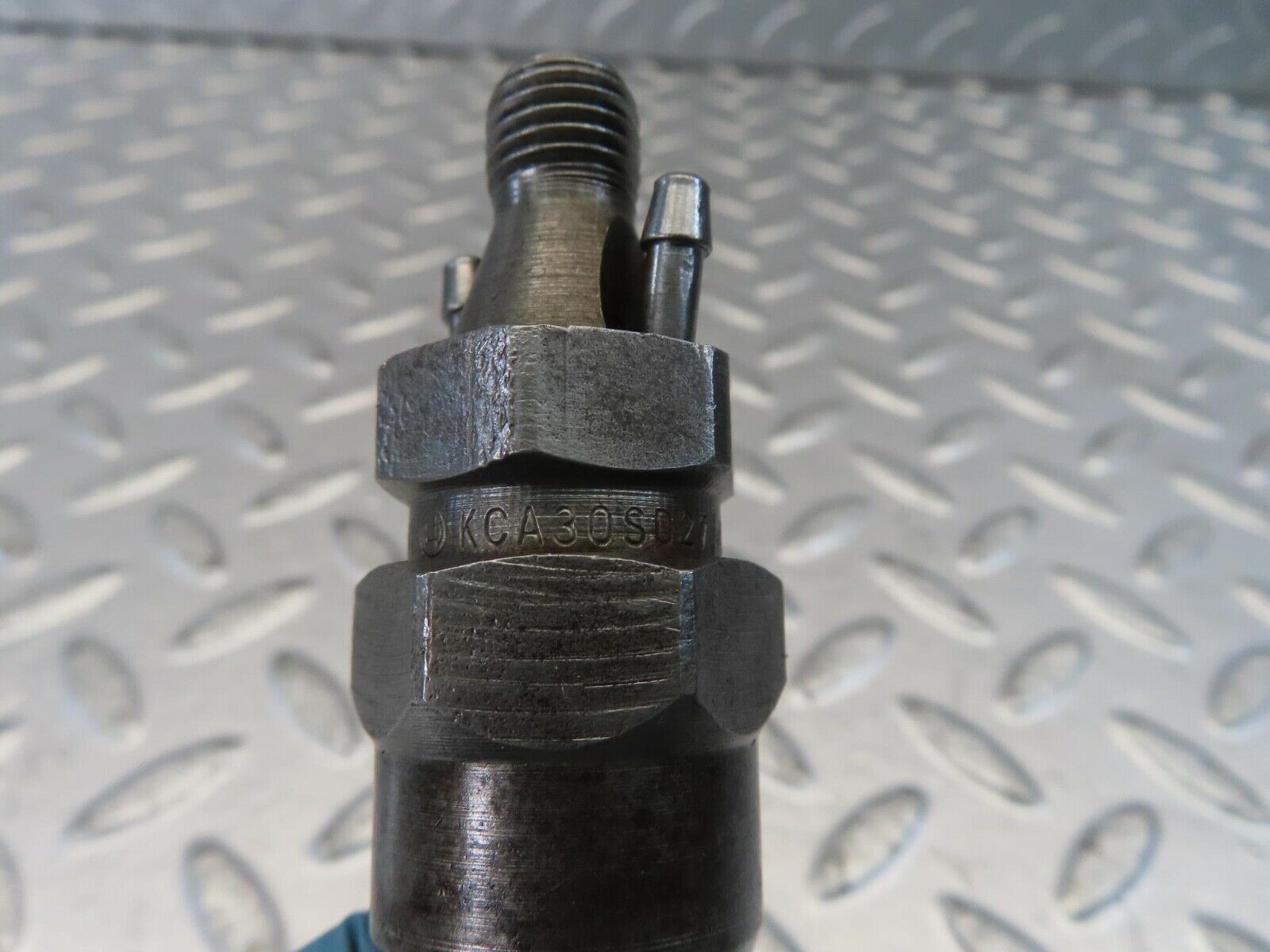 10985 Mercedes-Benz W115 220D Fuel Injector Bosch KCA30sd27/4