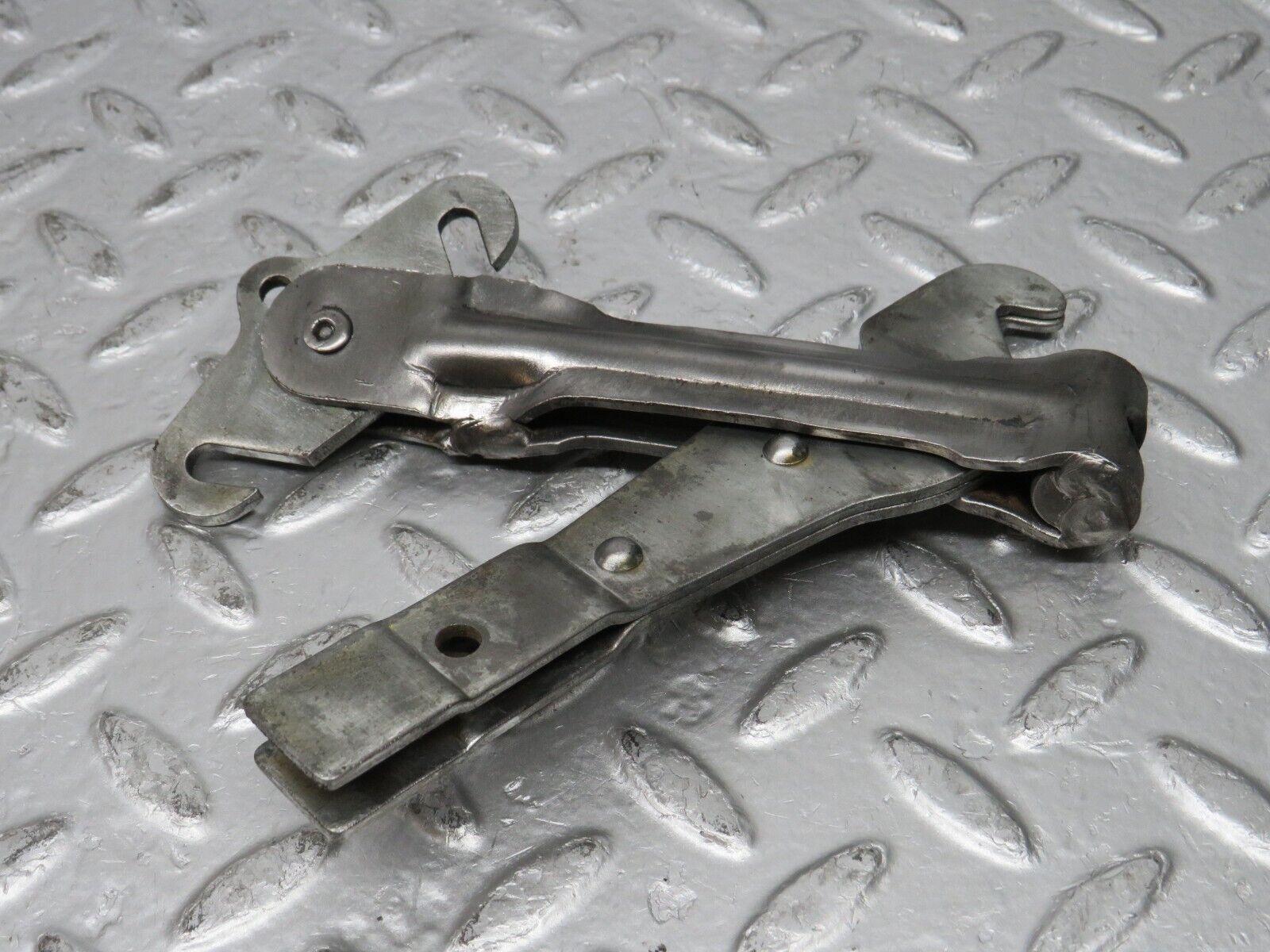 31156 Mercedes-Benz W123 200D Handbrake Adjusting Handbrake Regulator