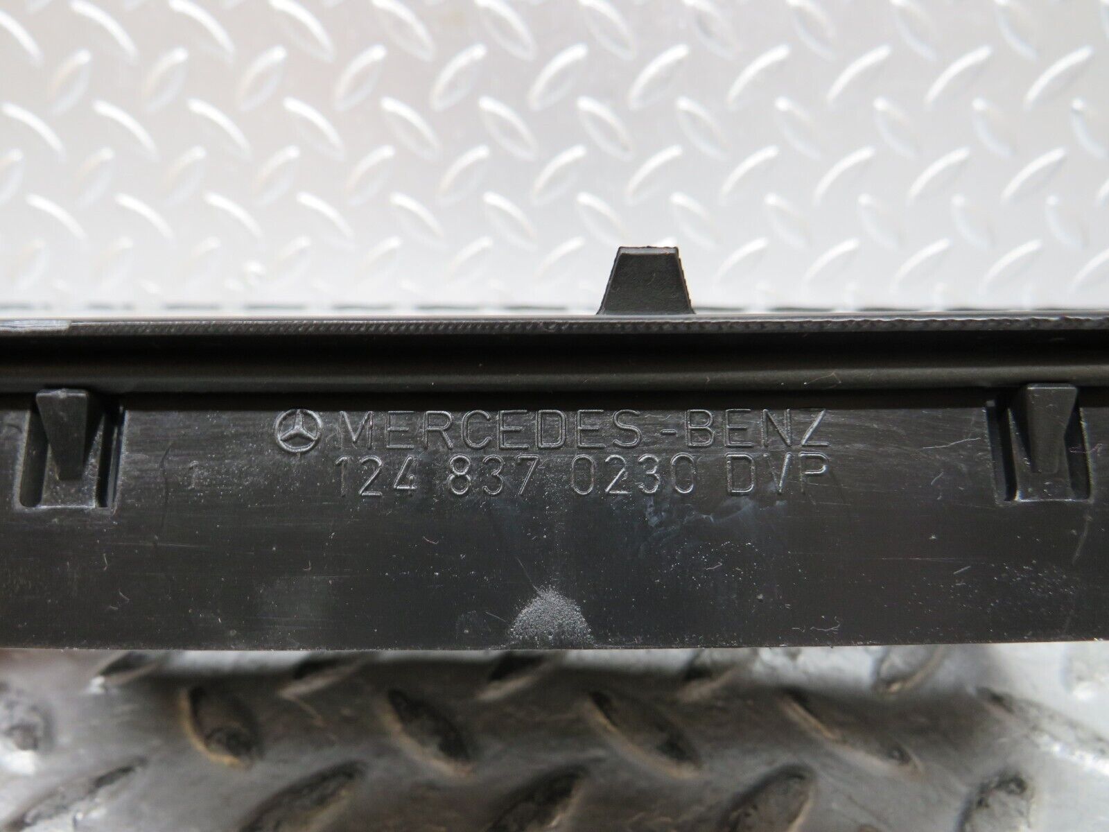 27579 Mercedes-Benz S124 300TE Wagon Air Intake Vent 1248370230
