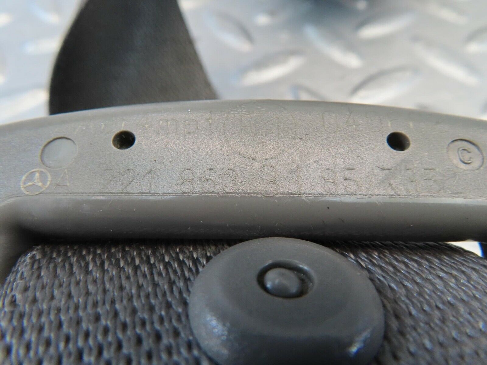 11212 Mercedes-Benz W221 S320 Front Left Seat Belt With Buckle 2218603185