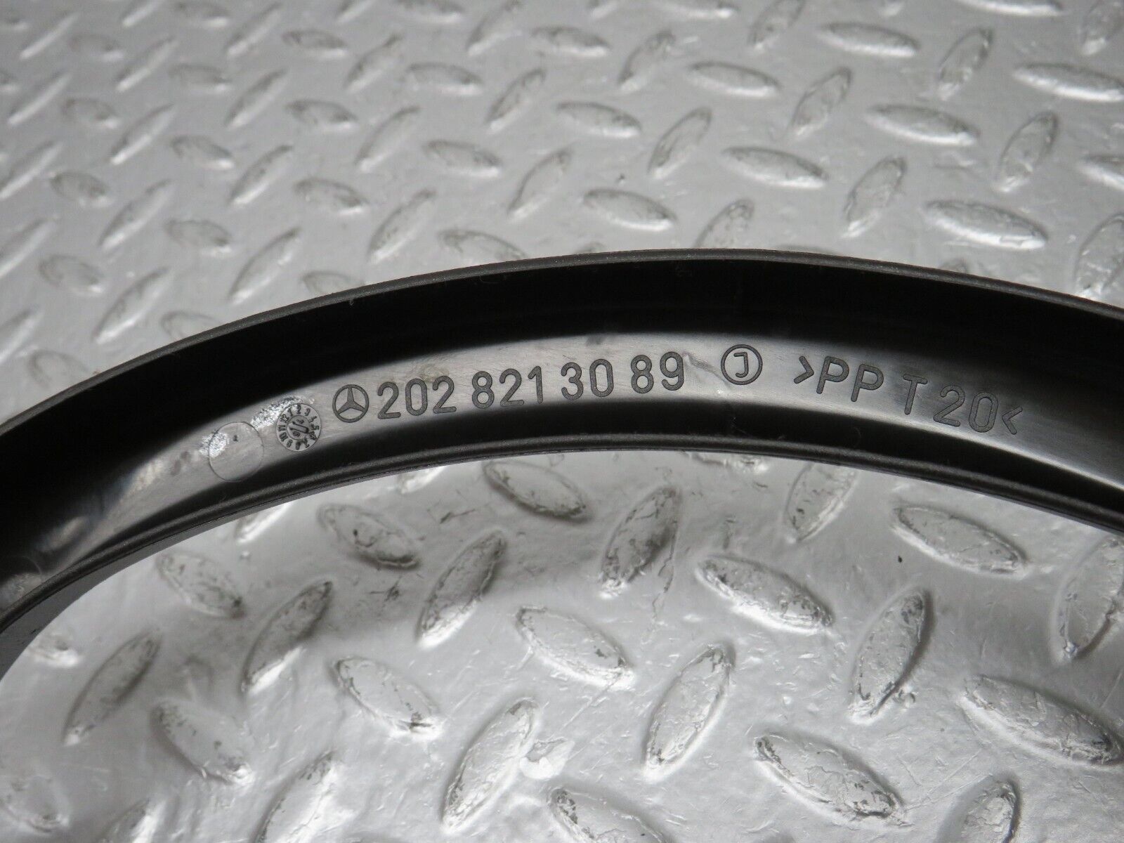 33294 Mercedes-Benz W202 C180 Trunk Lid Hinge Plastic Cover 2028213089