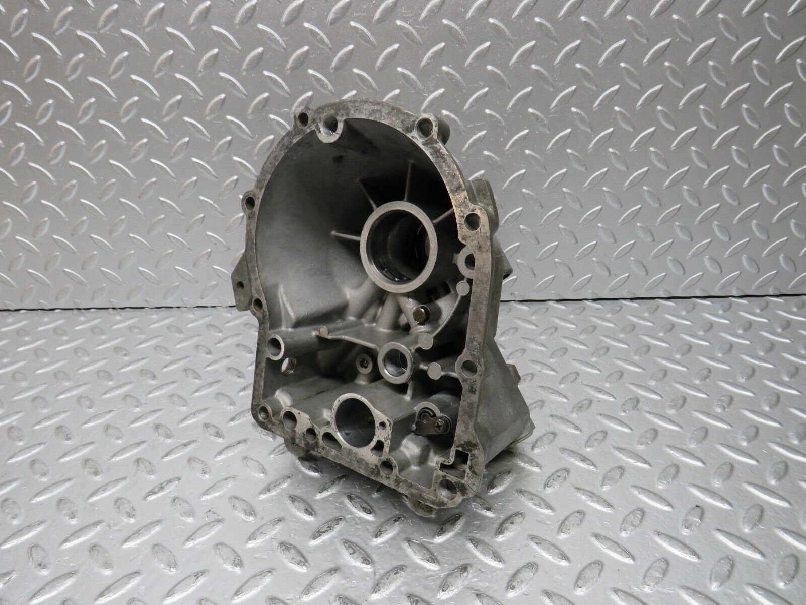 30230 Mercedes-Benz W123 230E Auto Gearbox Rear Housing 722.122 1152709311