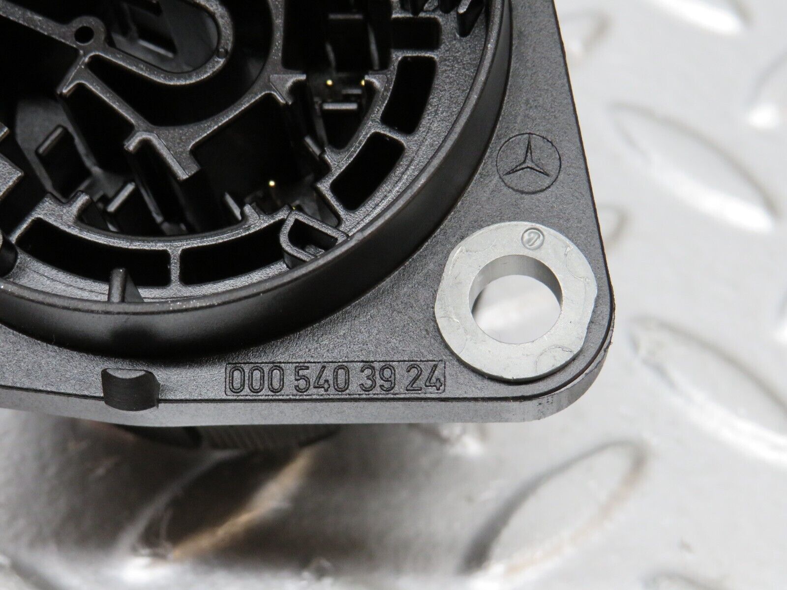 39501 Mercedes-Benz R129 320SL Coupe Rear Axle Cable Connector 1405458340 0005403924