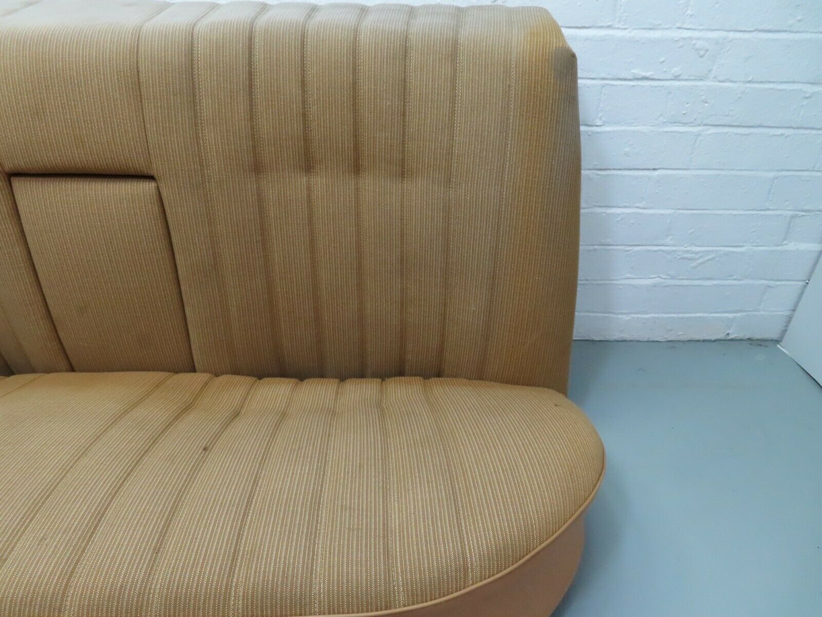 5901 Mercedes-Benz W123 200 Rear Seat
