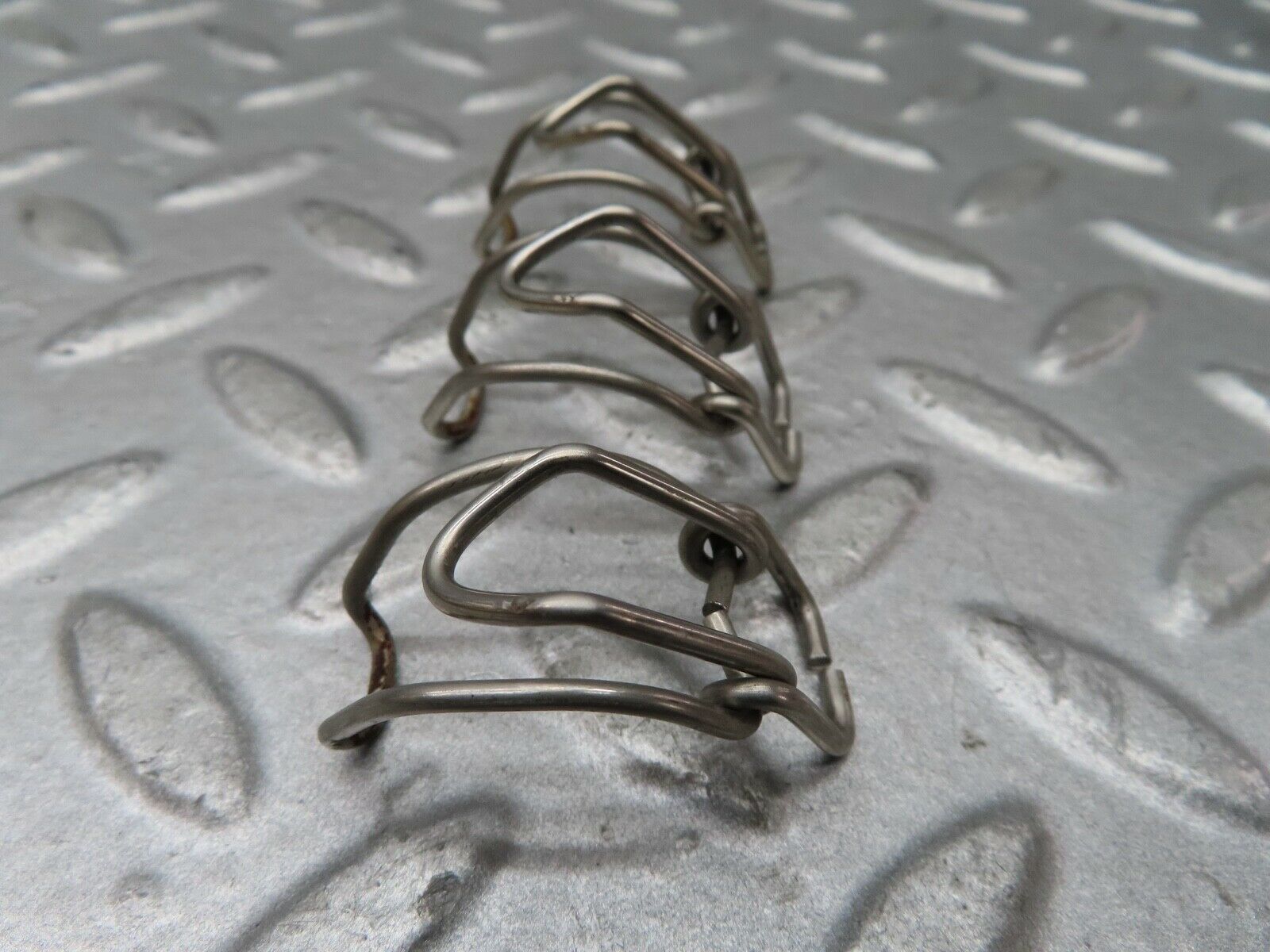 17374 Mercedes-Benz W124 260E Air Filter Box Housing Clip 3x