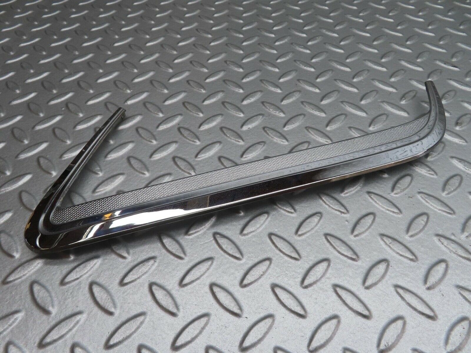 13070 Mercedes-Benz W111 220S C Pillar Chrome Trim Left Side 1116900389