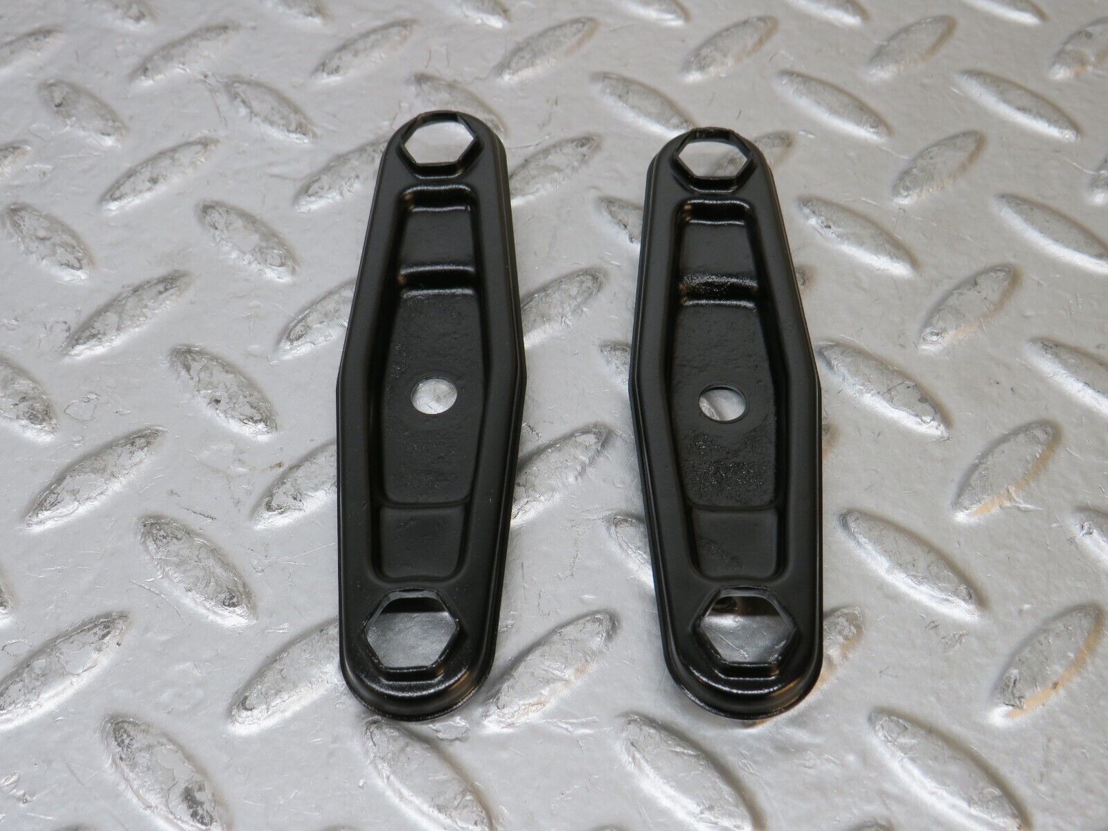 29917 Mercedes-Benz W123 230E Fuel Injector Bracket Pair