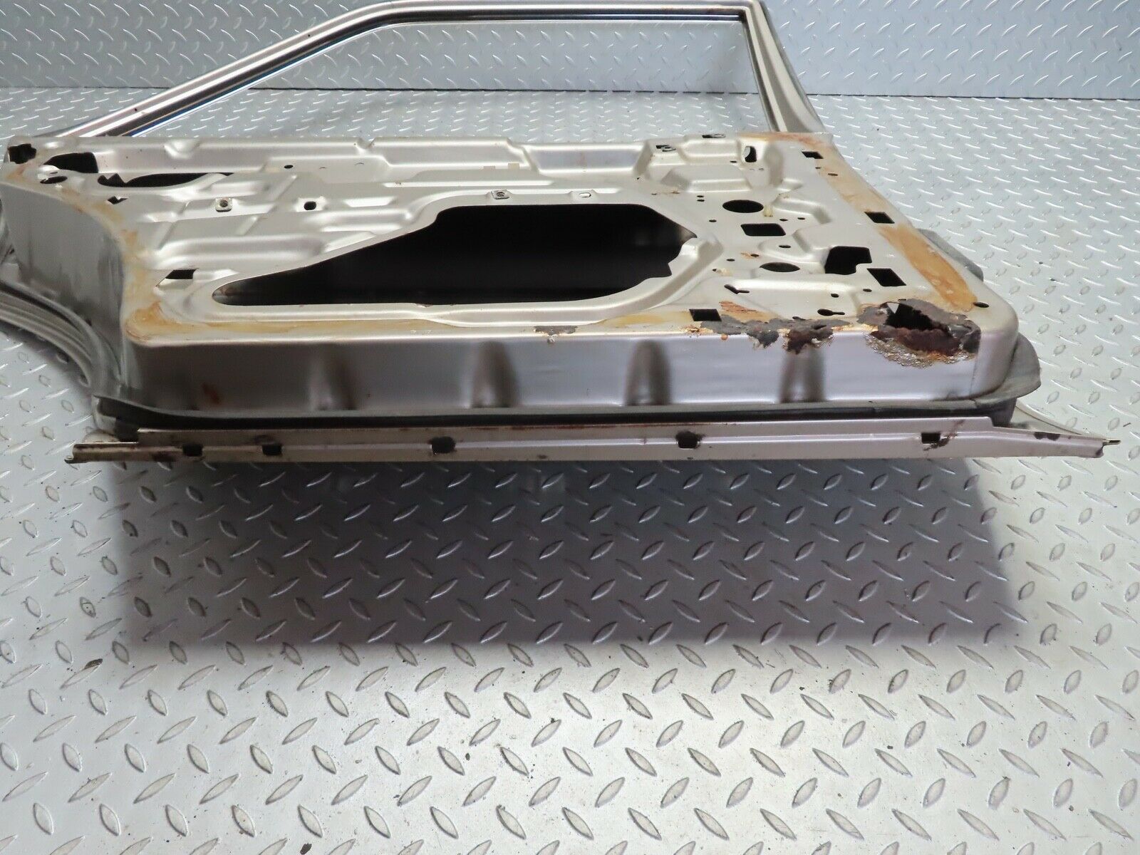 21534 Mercedes-Benz W126 300SE Rear Left Door