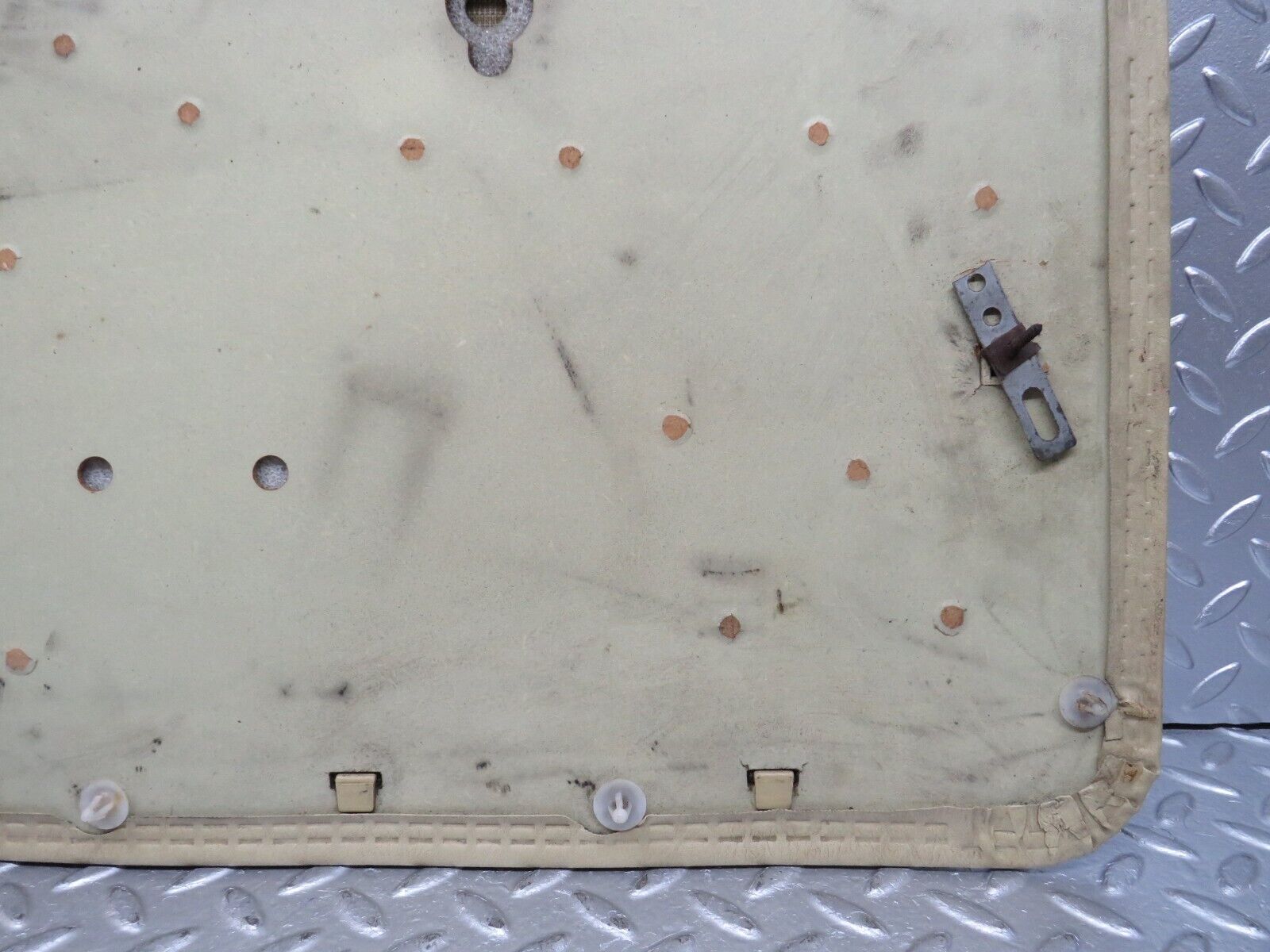 29617 Mercedes-Benz W123 230E Front Right Door Card Beige