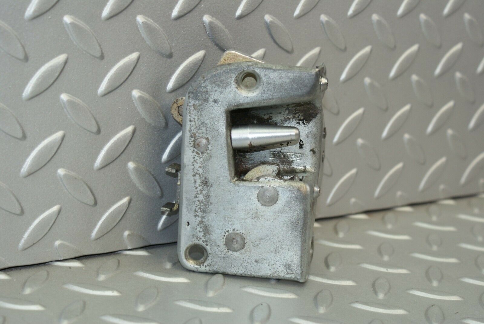 3121 Mercedes-Benz W115 220D Front Left Door Lock Mechanism