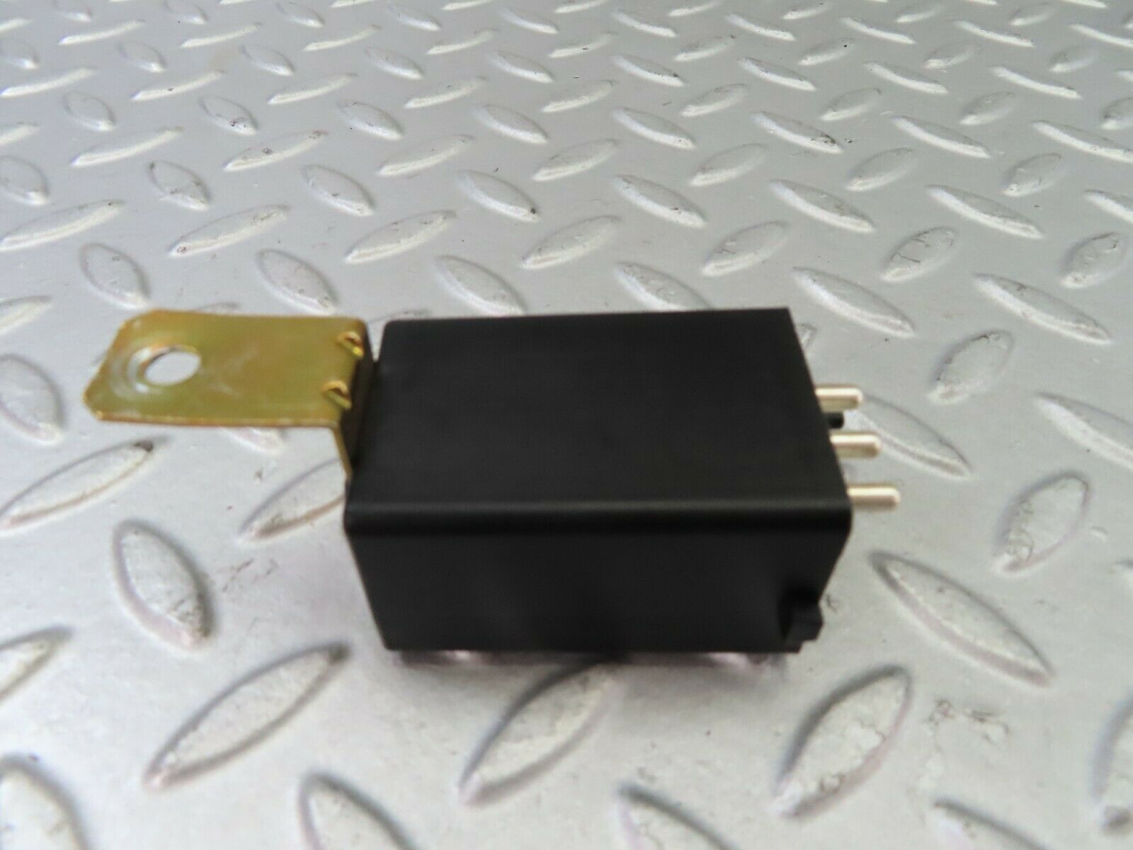 7657 Mercedes-Benz S123 230TE Wagon Heated Window Relay 1078200010