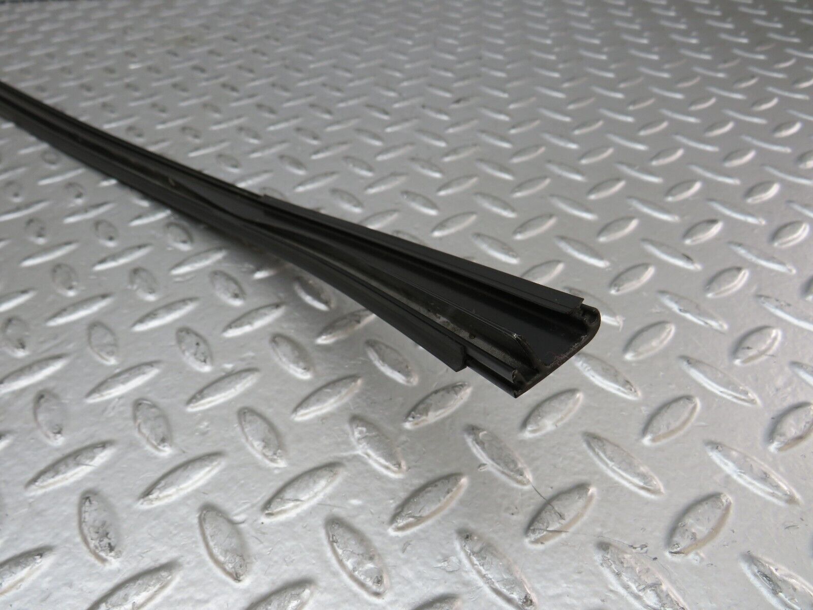 27758 Mercedes-Benz S124 300TE Wagon Roof Moulding Trim