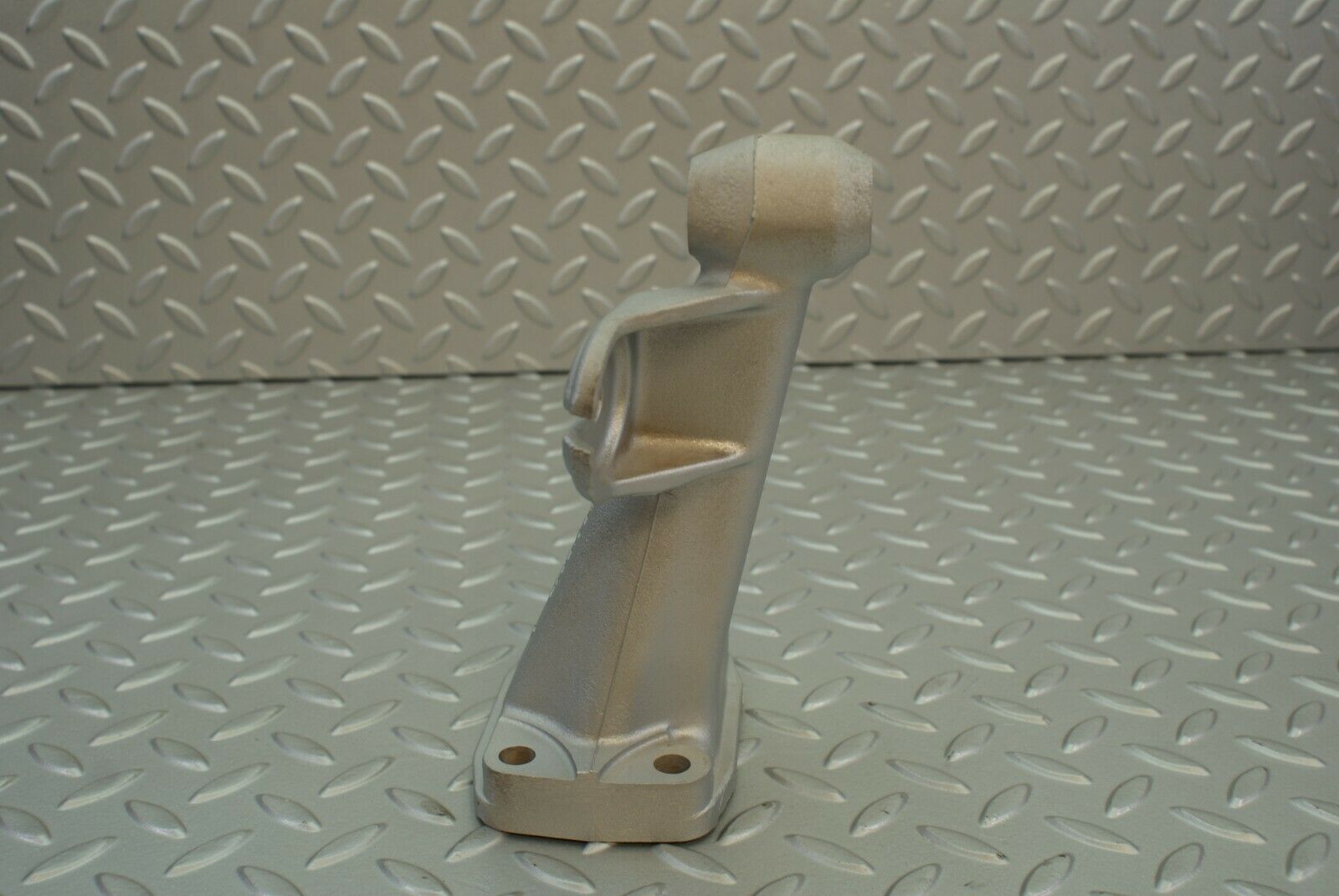 2865 Mercedes-Benz C123 280CE Coupe Engine Mounth Bracket Righ Side 1232230304