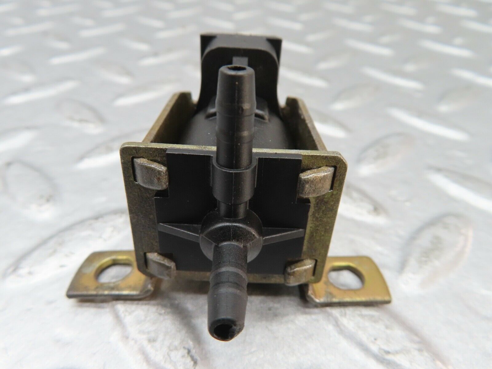 20051 Mercedes-Benz R129 300SL Coupe Vacuum Control Valve Pierburg 0015407097