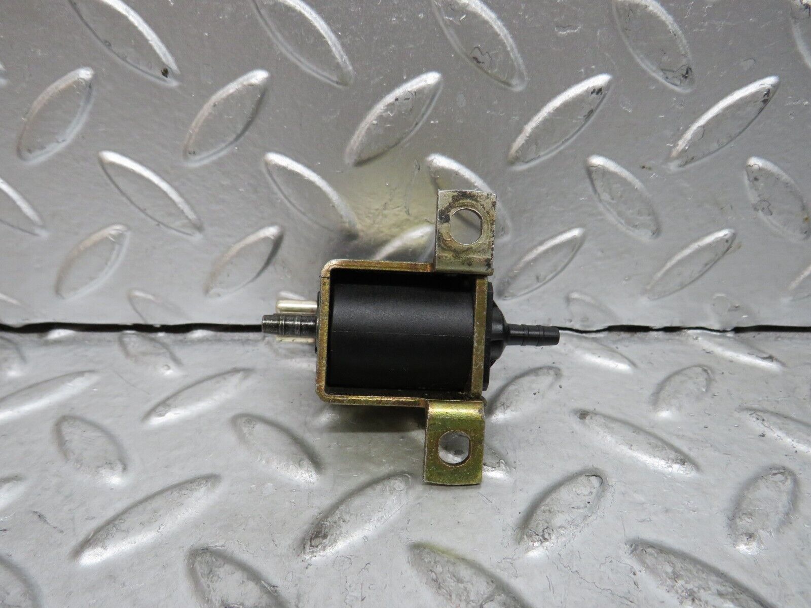 29171 Mercedes-Benz C124 320CE Coupe Vacuum Control Valve 0015408697