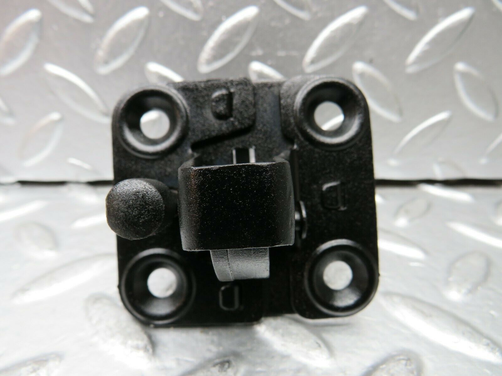 22909 Mercedes-Benz C107 450SLC Coupe Bonnet Lock Catch