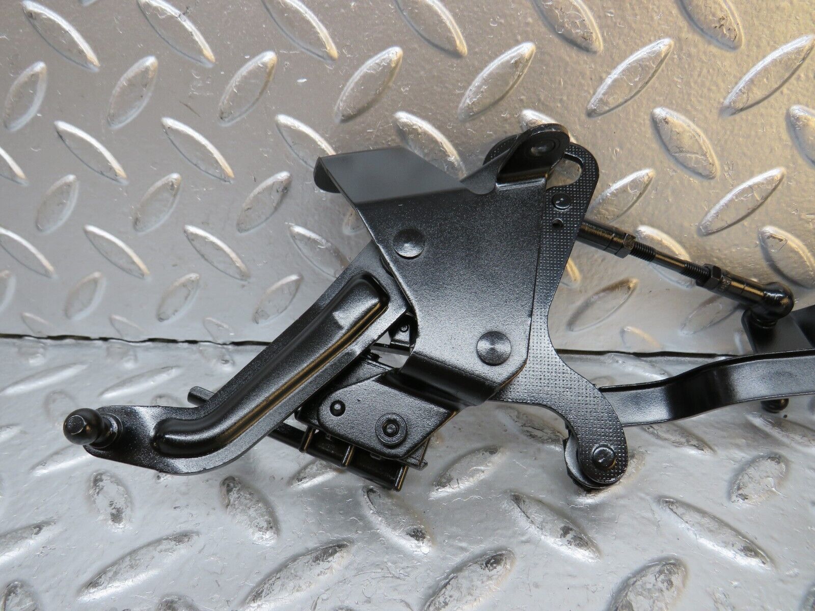 29919 Mercedes-Benz W123 230E Throttle Linkage