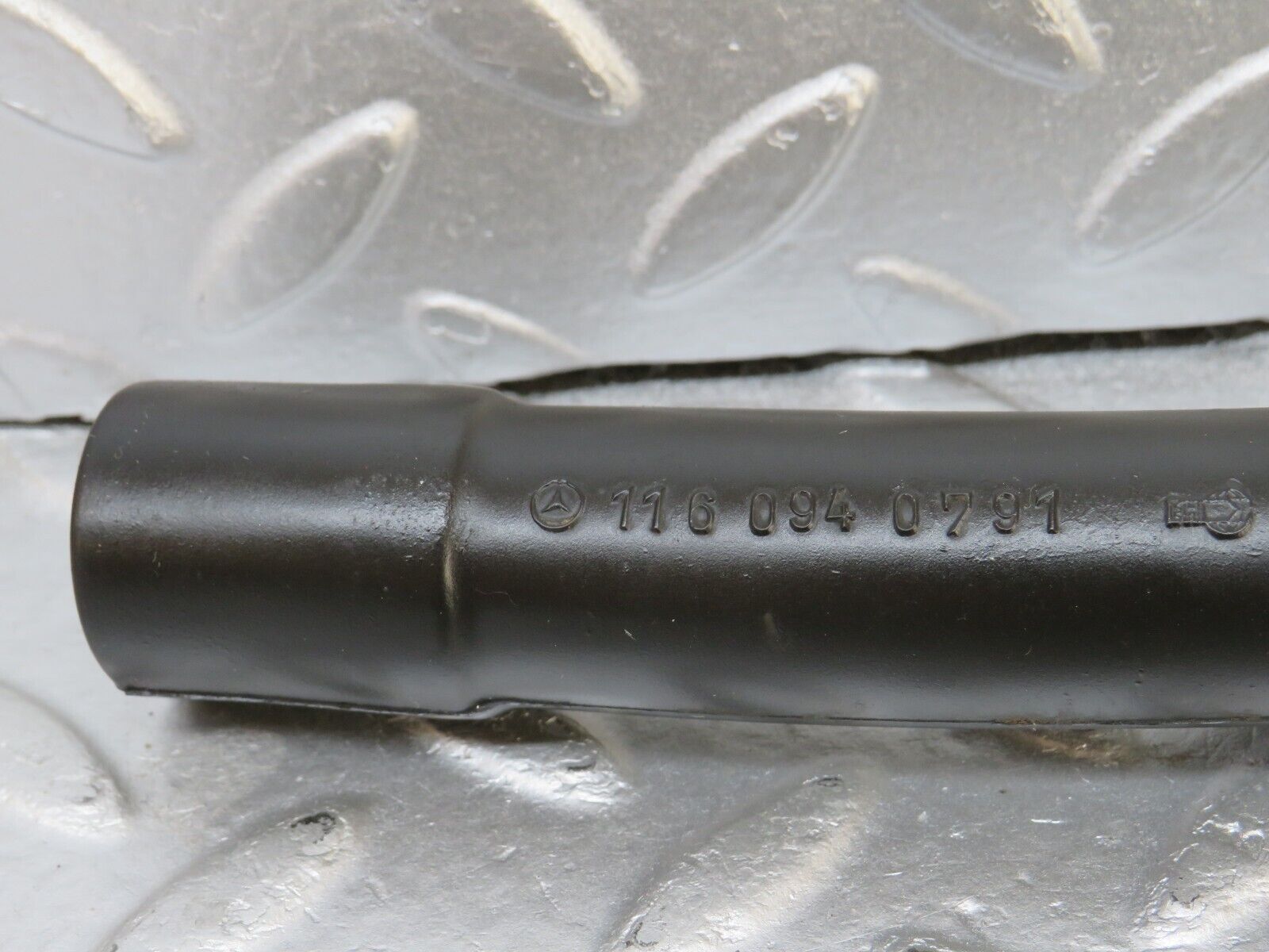 34453 Mercedes-Benz C126 380SEC Coupe Crankcase Breather Hose 1160940791