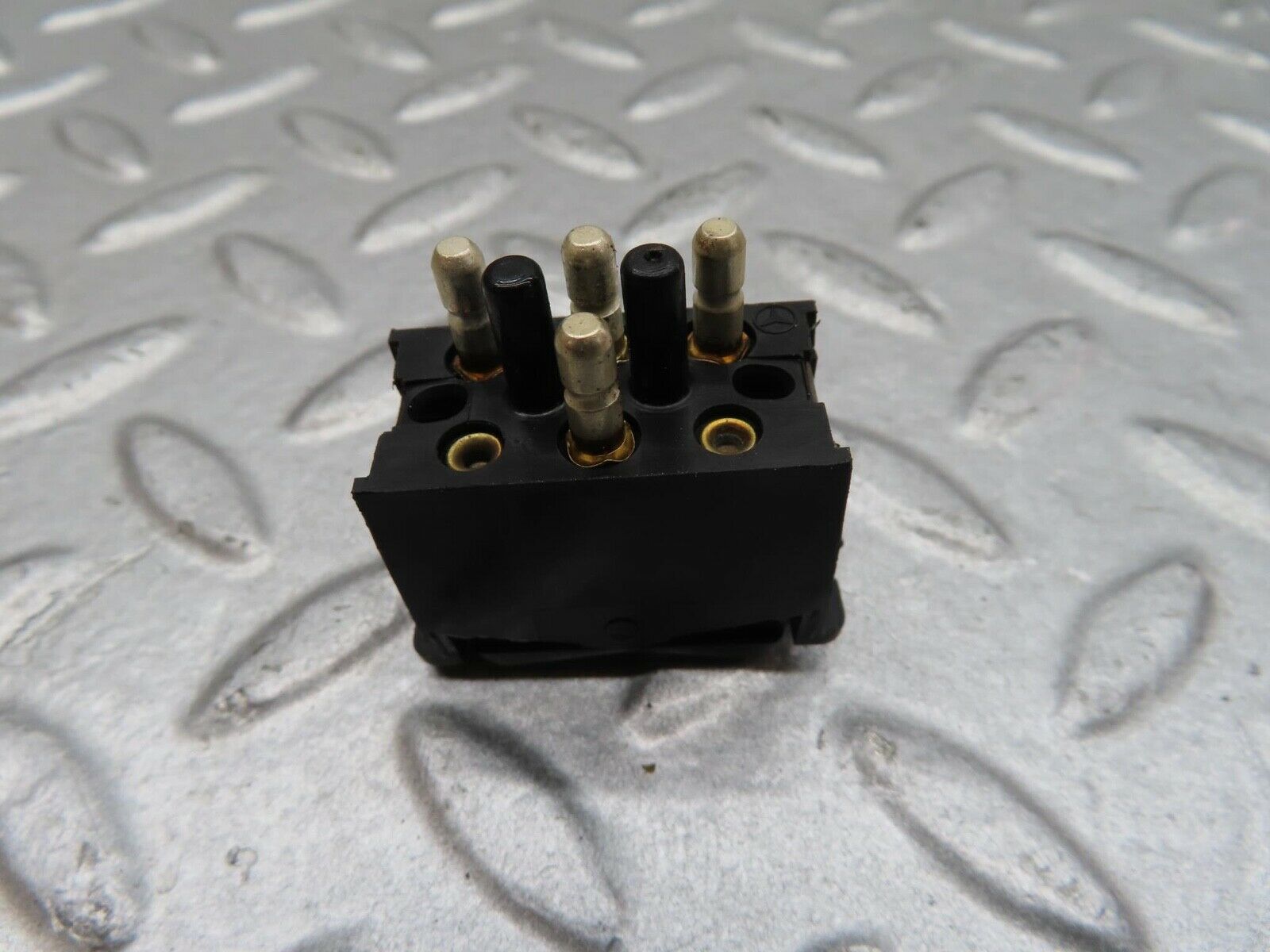 14333 Mercedes-Benz W116 350SE Sunroof Switch 0008206210