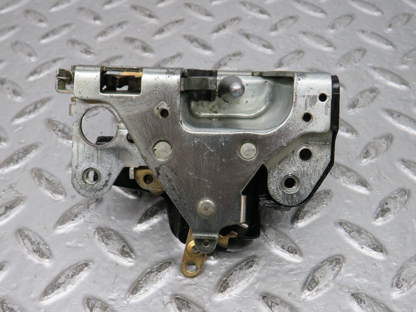 32142 Mercedes-Benz W123 230E Front Left Door Lock Mechanism 1237230108