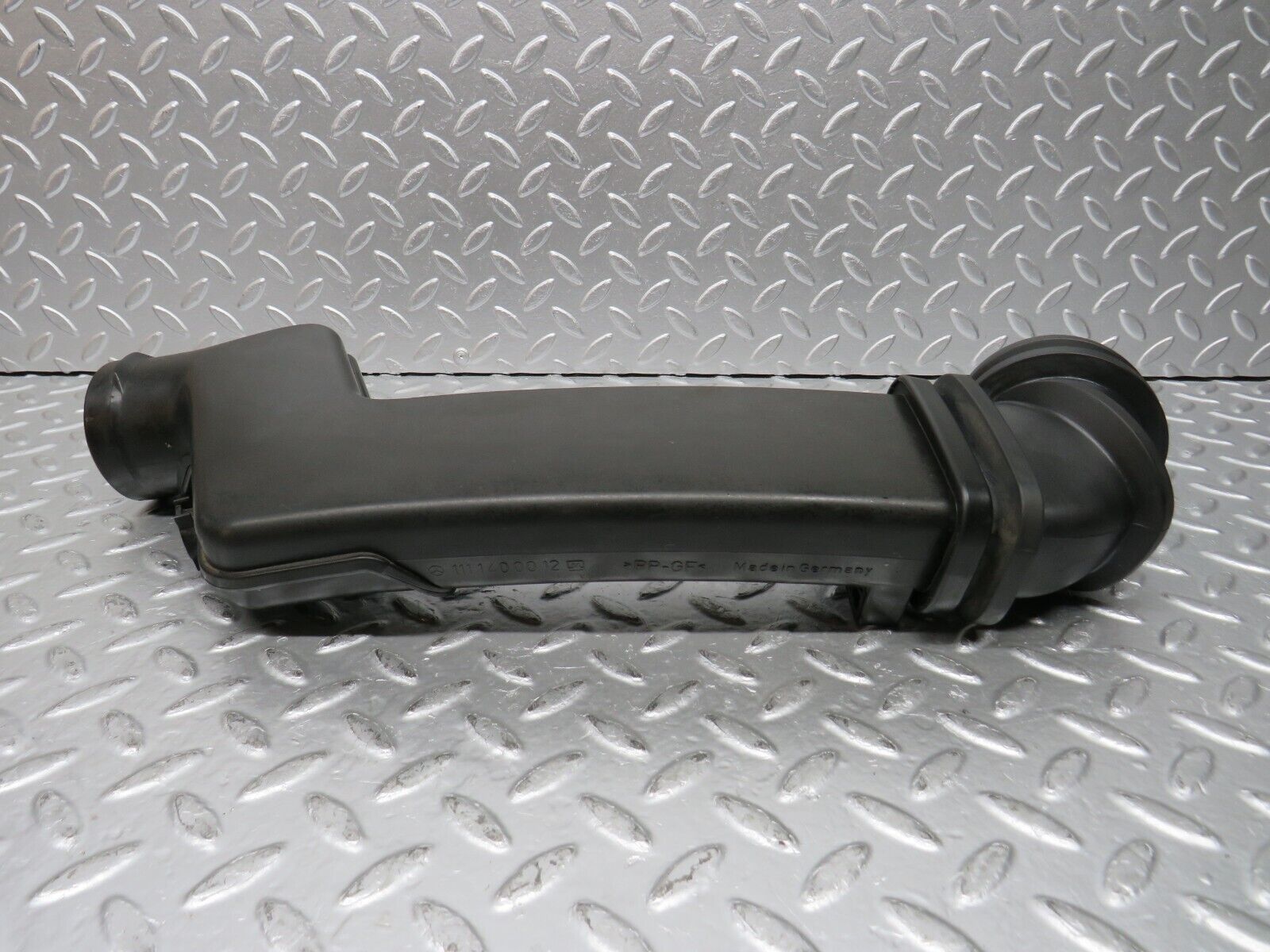 31200 Mercedes-Benz S124 220TE Wagon Air Intake Pipe 1141400012 1110940091