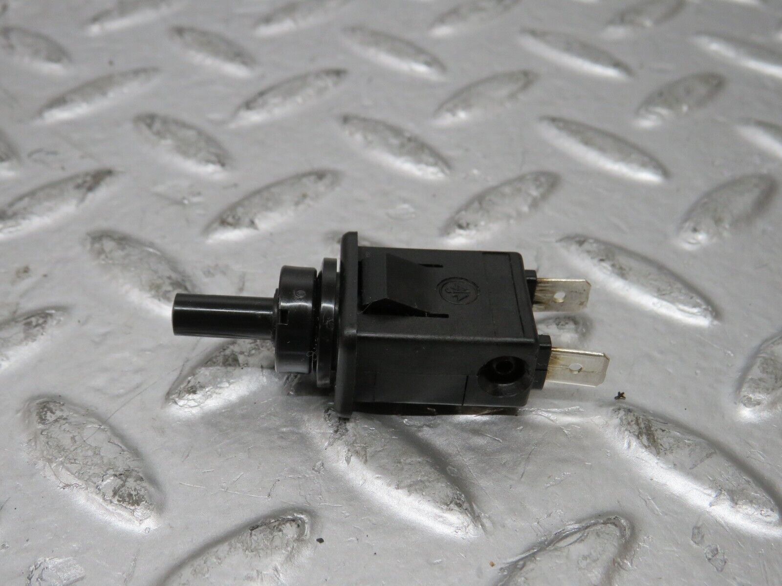 26207 Mercedes-Benz W116 450SE Door Contact Switch 0008212852