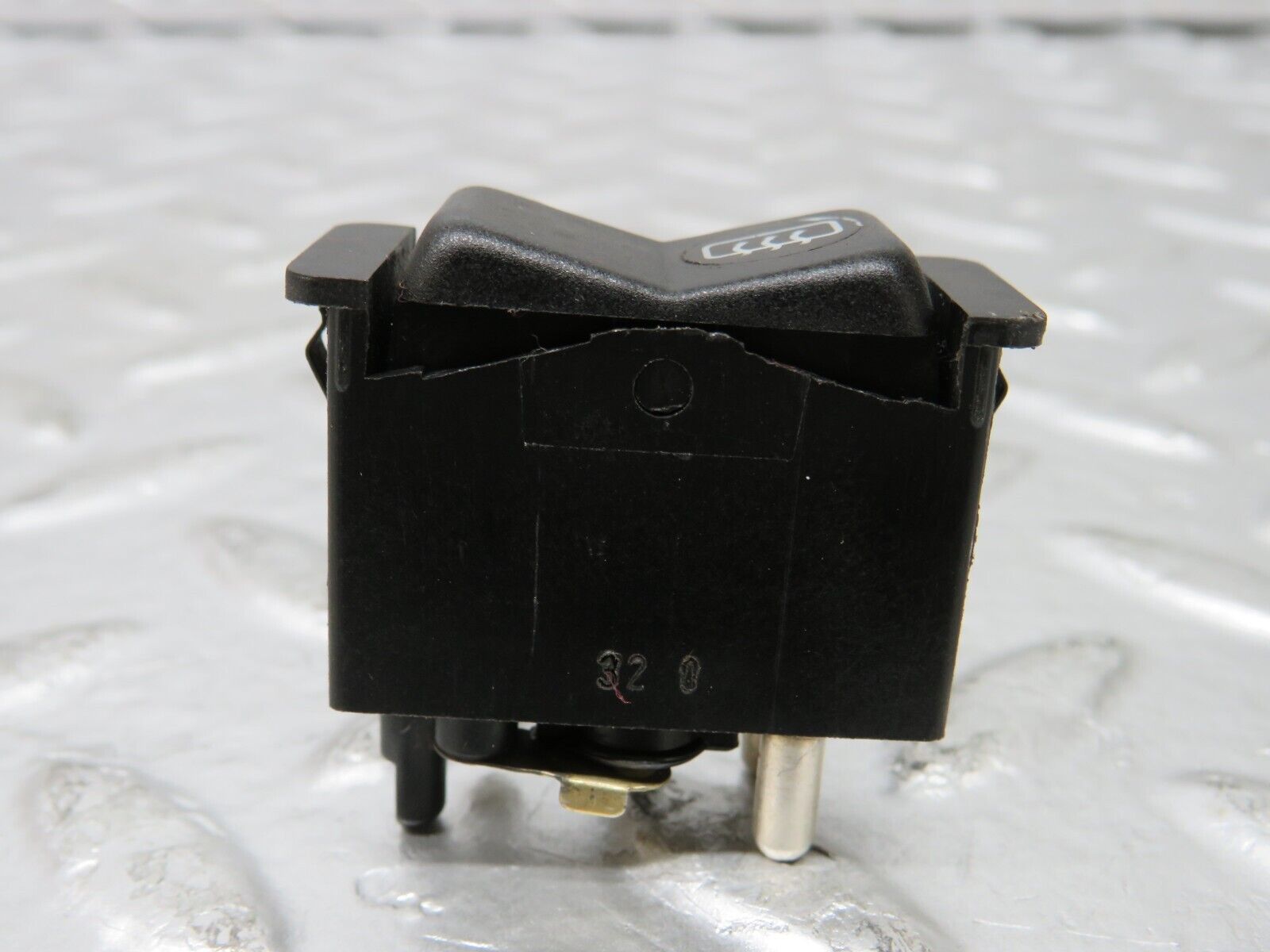 25347 Mercedes-Benz W201 190D Rear Heated Window Switch 0008206010