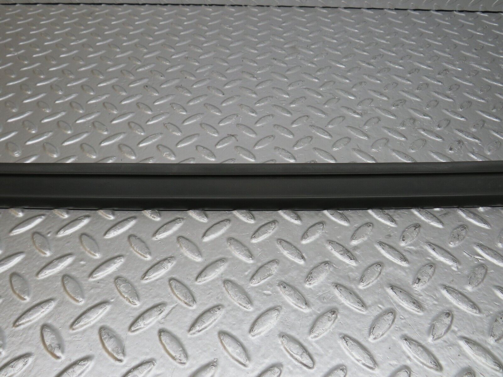 34223 Mercedes-Benz W124 260E Rear Windscreen Lower Rubber Seal