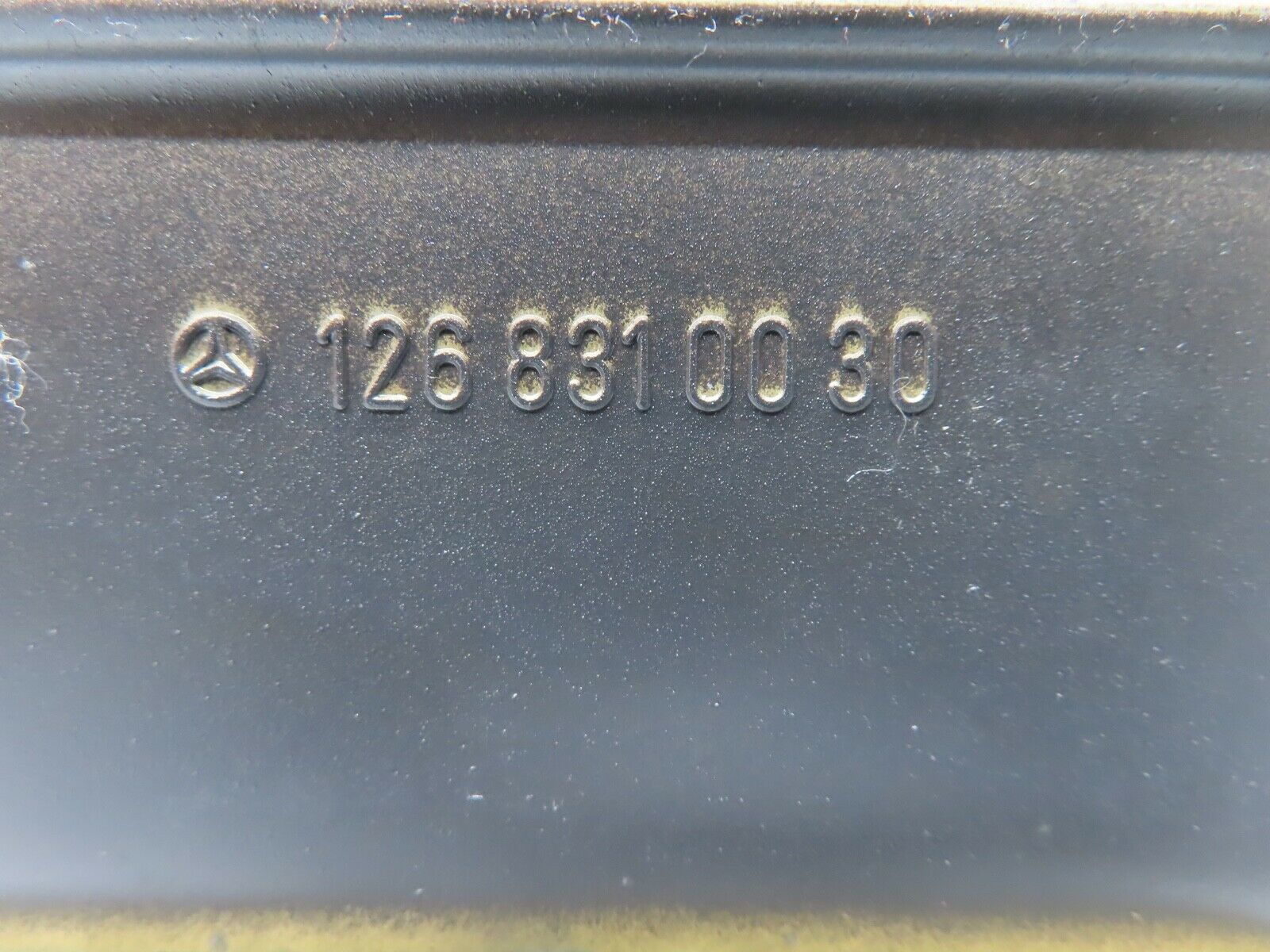 21667 Mercedes-Benz W126 300SE Dashboard Centre Air Vent 1268310030