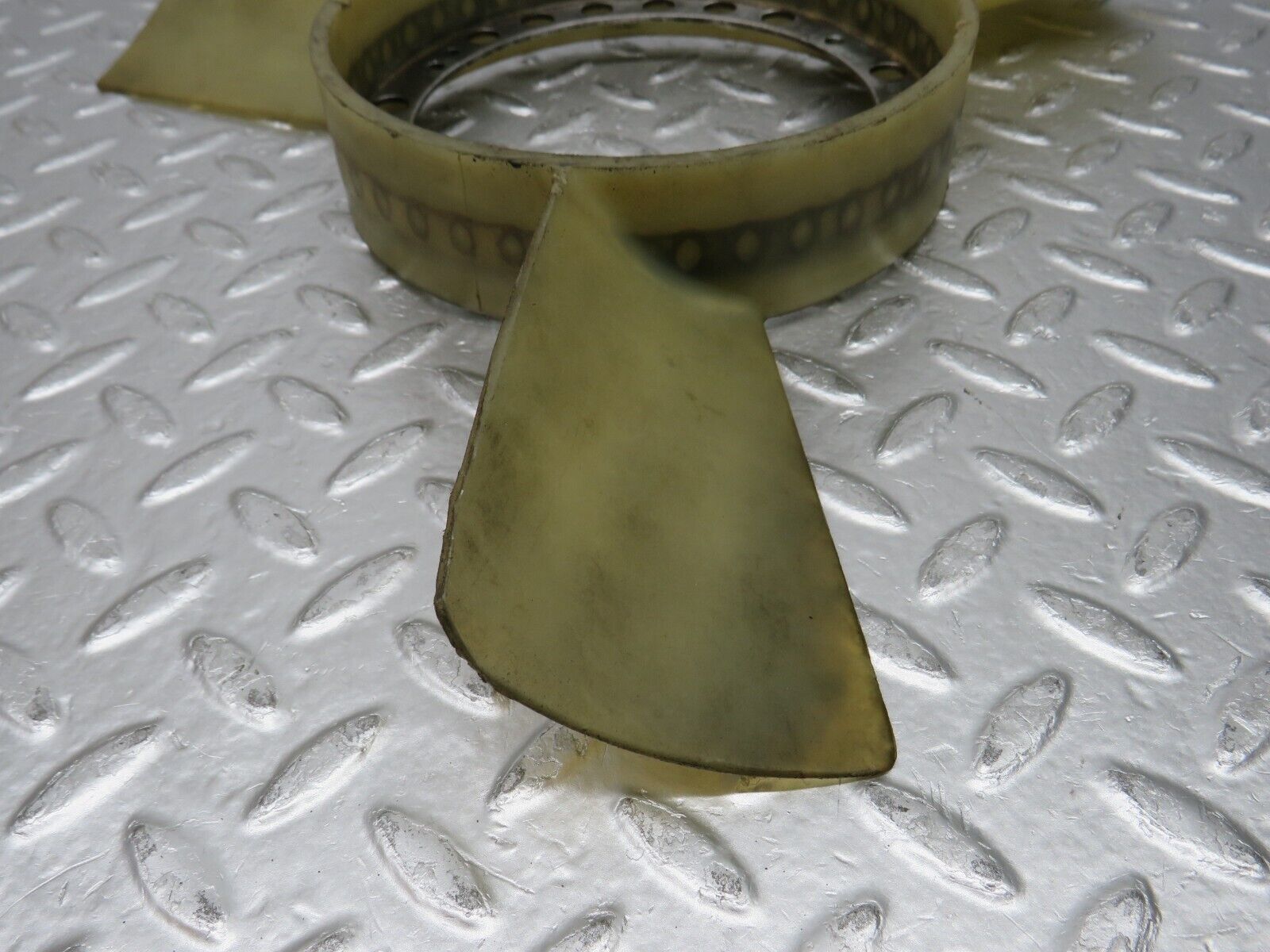 0093 Mercedes-Benz W116 350SE Engine Cooling Fan 6162000723