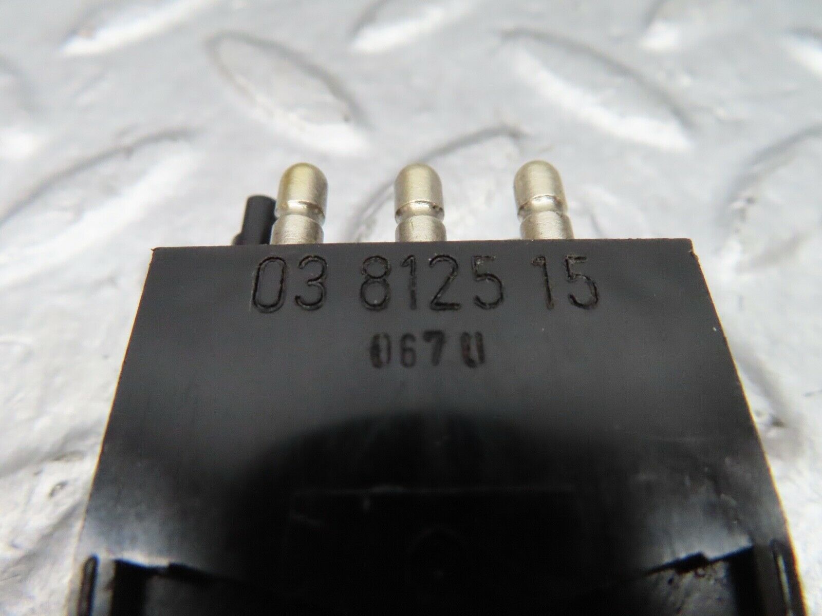 18089 Mercedes-Benz W123 200 Rear Heated Windscreen Switch 03812515