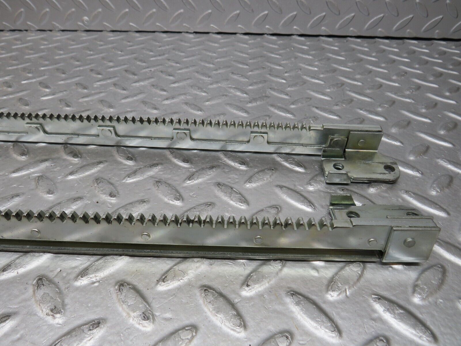 37084 Mercedes-Benz C126 420SEC Coupe Electric Seat Rail Pair 1269100184