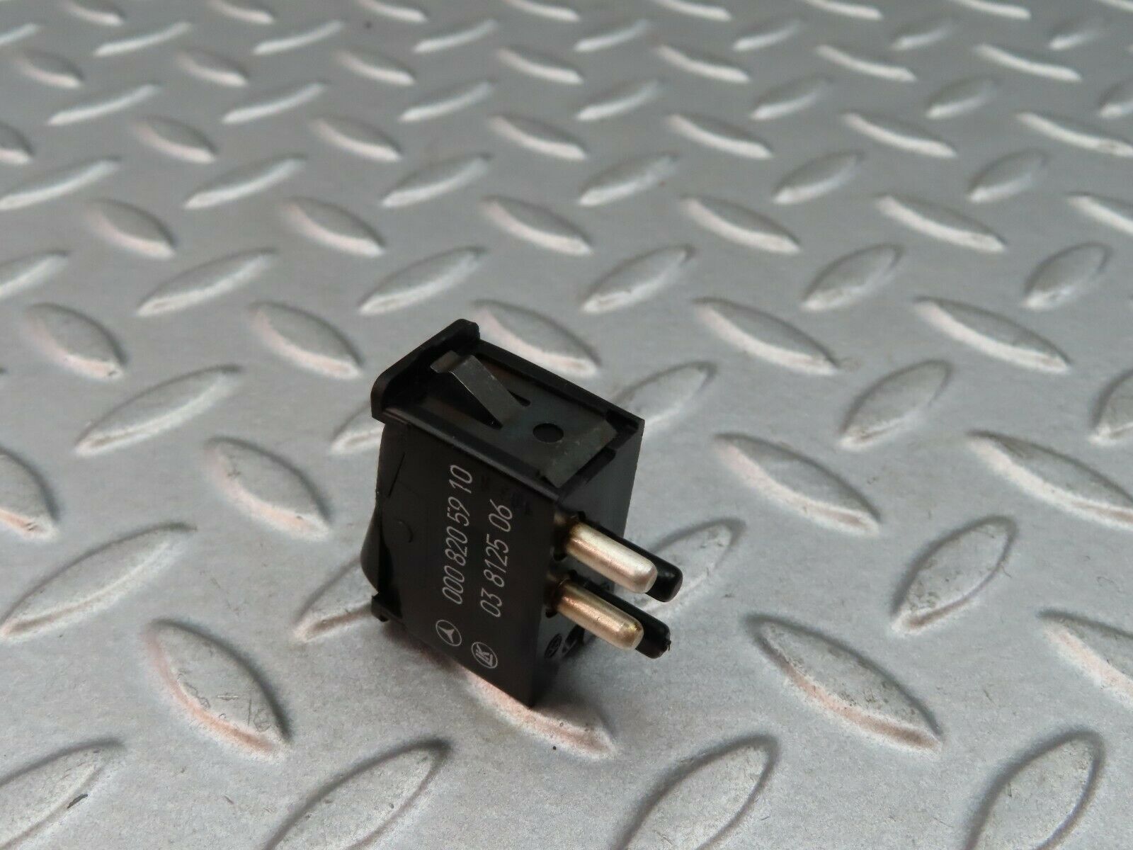 5798 Mercedes-Benz W123 200 Interior Light Switch 0008205910