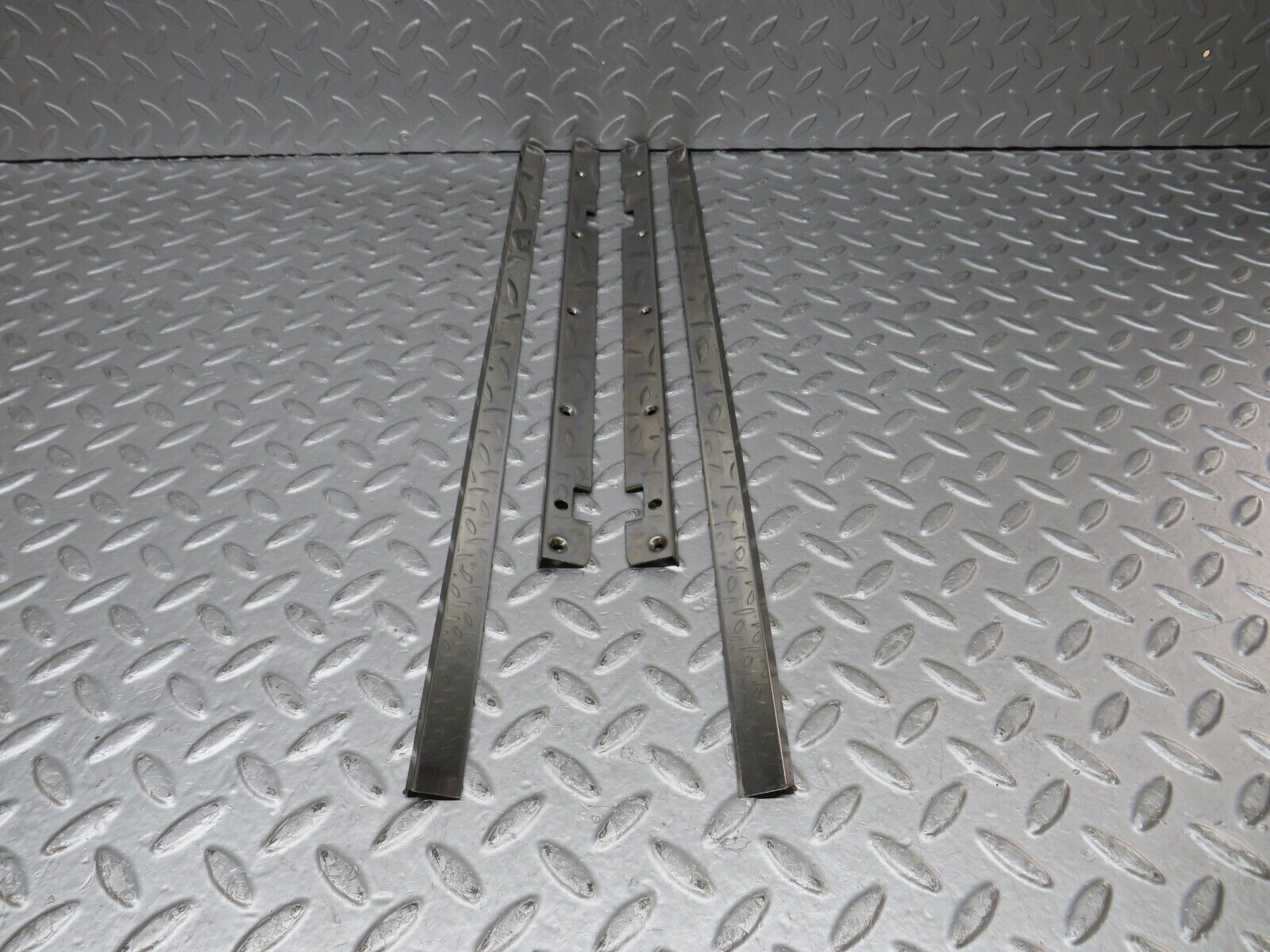 36215 Mercedes-Benz W126 420SE Sunroof Chrome Trim Set