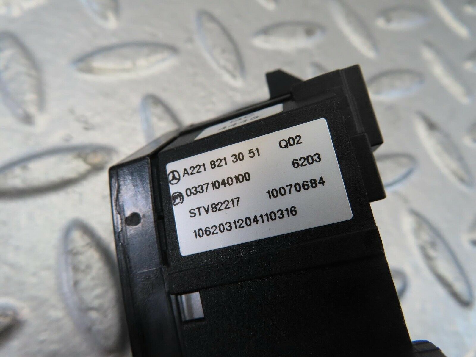 11094 Mercedes-Benz W221 S320 Front Left Seat Control With Door Unlock Switch